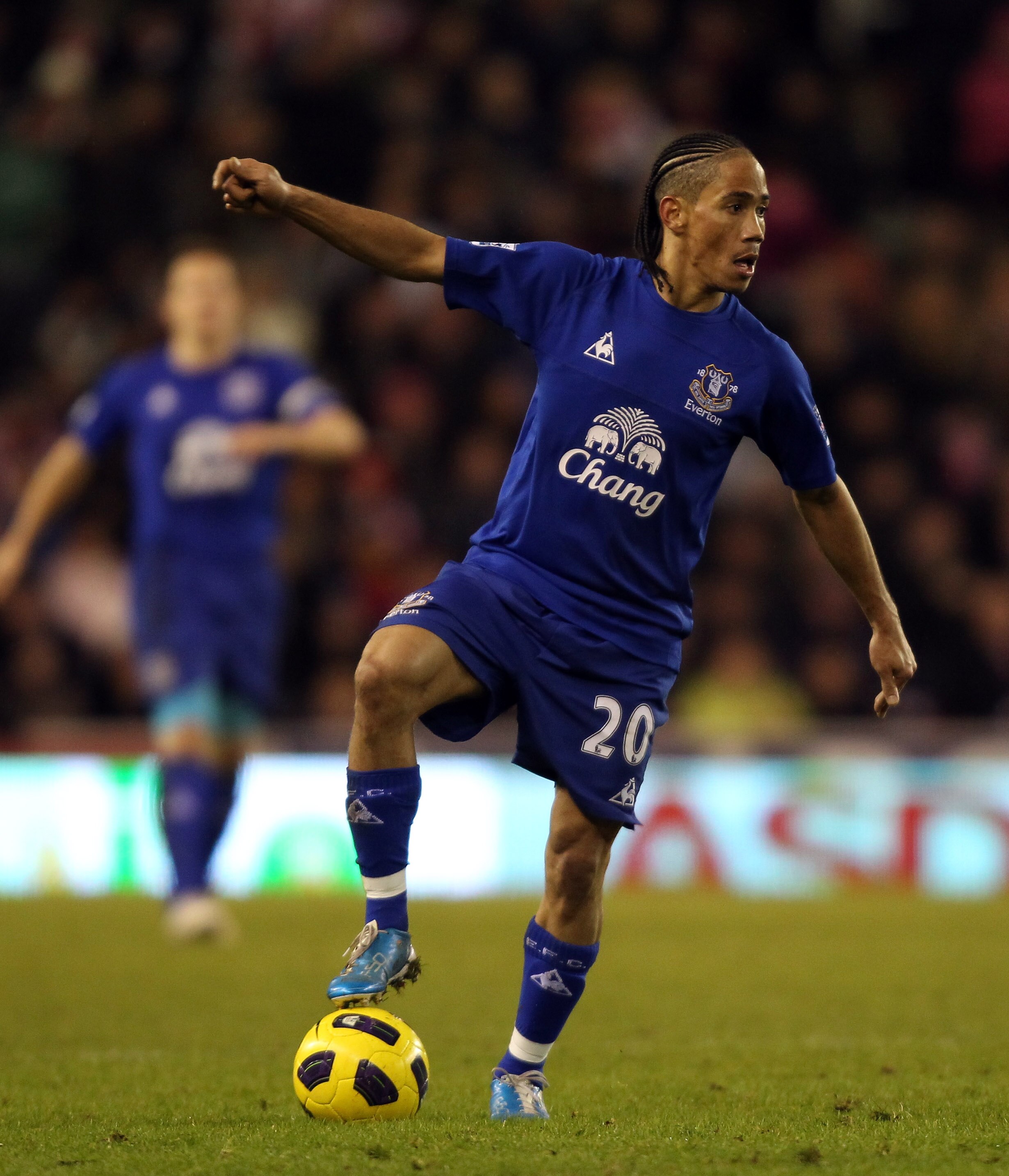 STOKE ON TRENT, ENGLAND - JANUARY 01:  Steven Pienaar of Everton during the Barclays Premier League match between Stoke City and Everton at the Britannia Stadium on January 1, 2011 in Stoke on Trent, England.  (Photo by Ross Kinnaird/Getty Images)