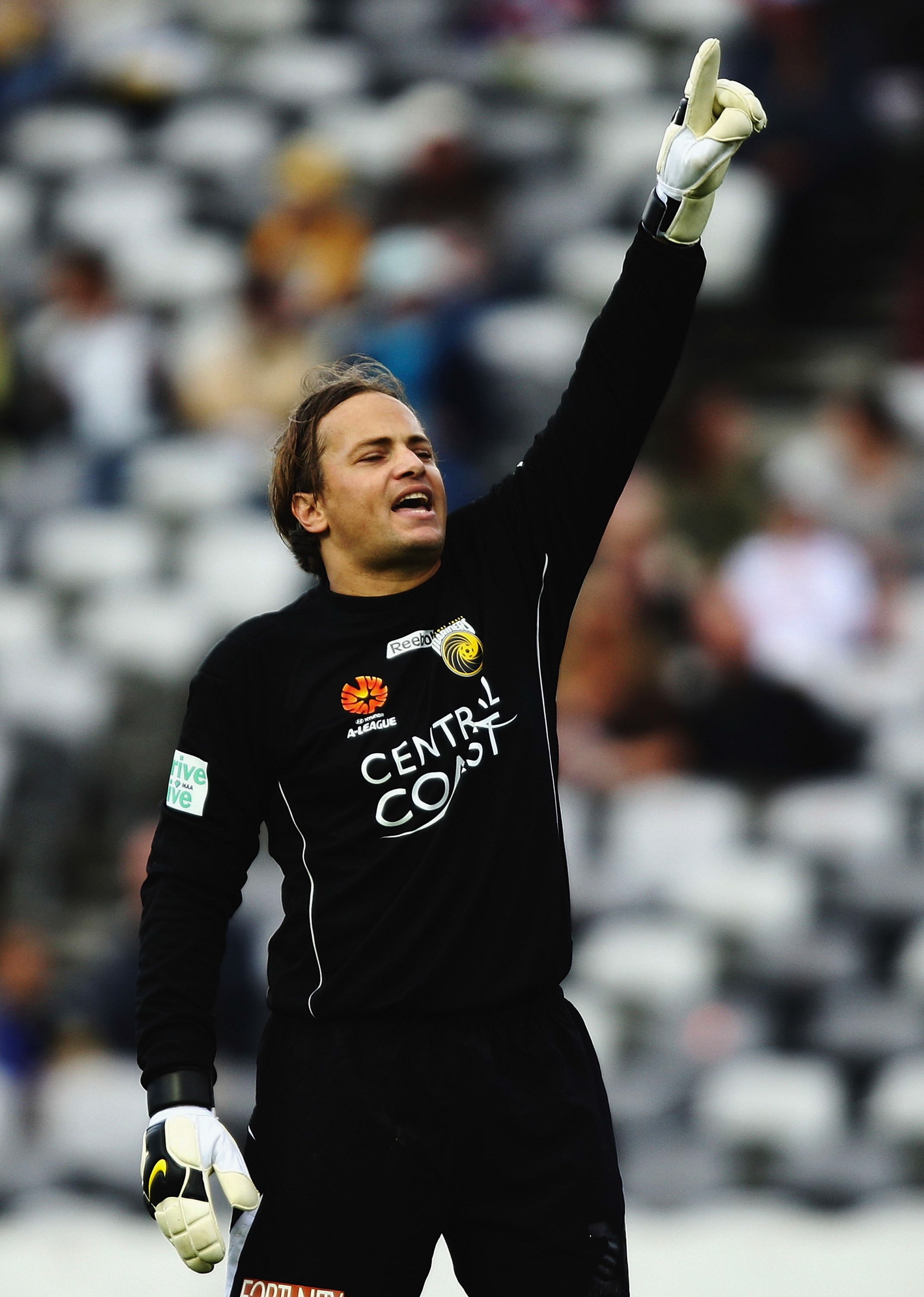 GOSFORD, AUSTRALIA - JULY 27:  Mark Bosnich of the Mariners organises his wall prior to a Sydney free kick during the A-League Pre-Season Cup match between the Central Coast Mariners and Sydney FC at Central Coast Bluetounge Stadium on July 27, 2008 in Go