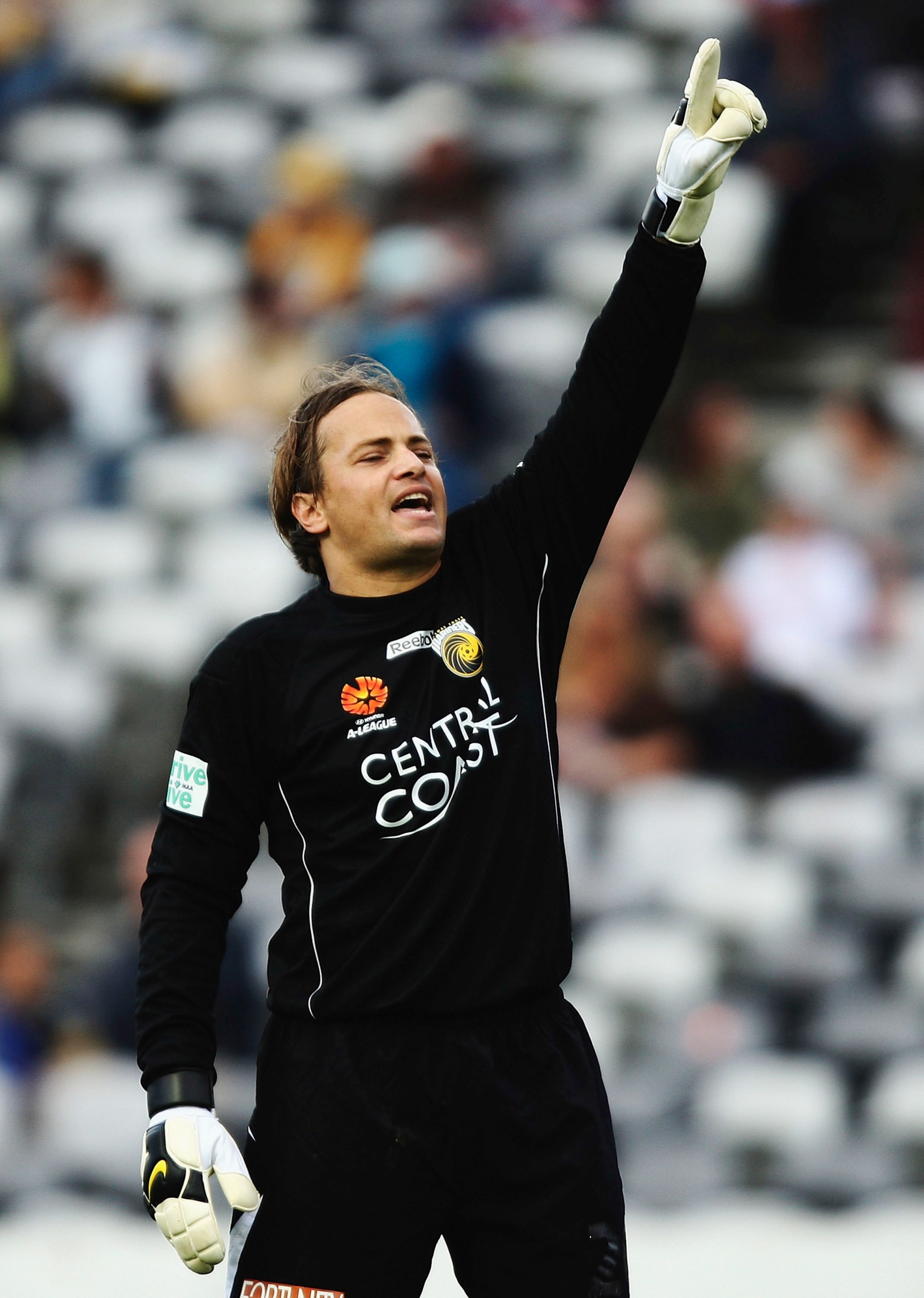 GOSFORD, AUSTRALIA - JULY 27:  Mark Bosnich of the Mariners organises his wall prior to a Sydney free kick during the A-League Pre-Season Cup match between the Central Coast Mariners and Sydney FC at Central Coast Bluetounge Stadium on July 27, 2008 in Go