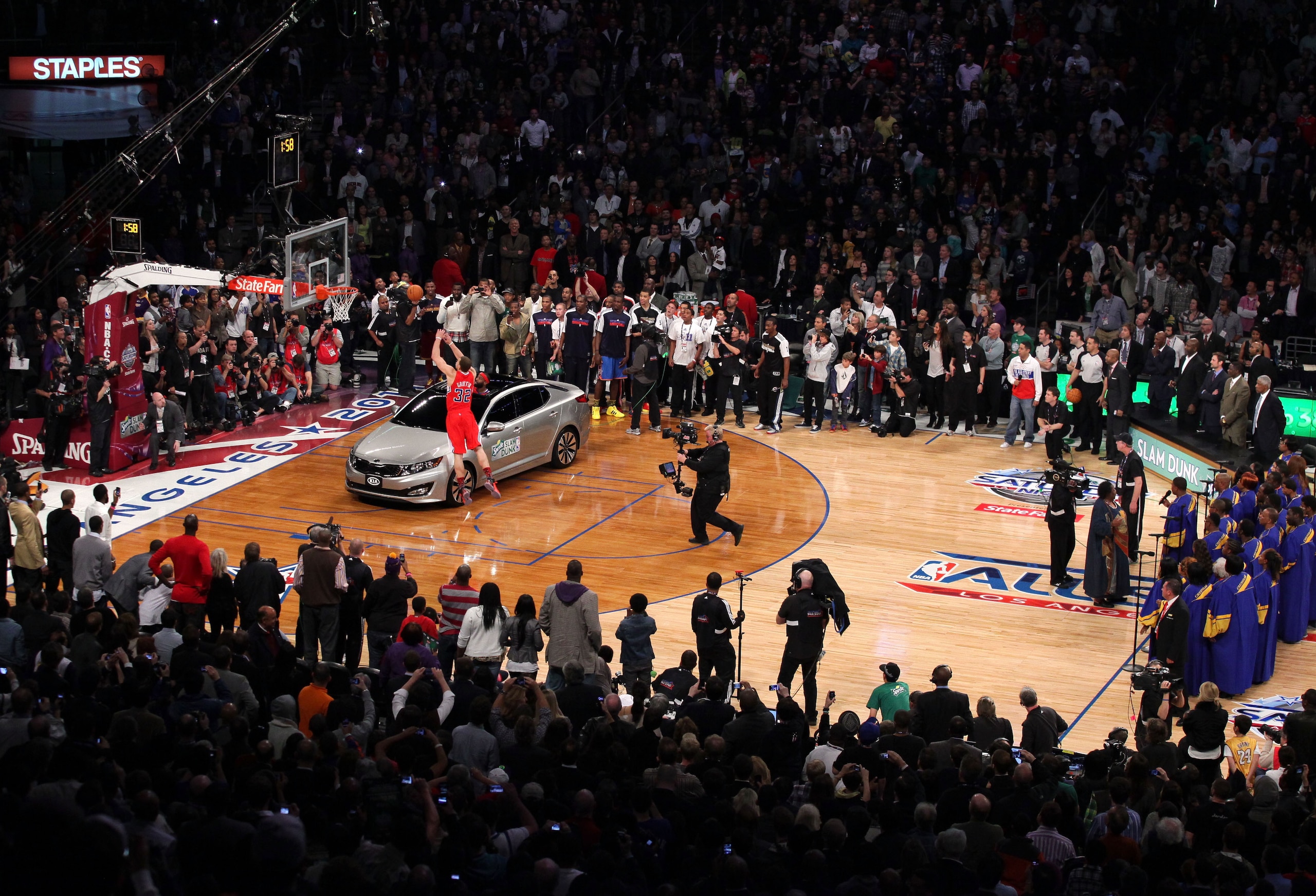 LOS ANGELES, CA - FEBRUARY 19: Blake Griffin #32 of the Los Angeles Clippers dunks the ball over a car in the final round of the Sprite Slam Dunk Contest apart of NBA All-Star Saturday Night at Staples Center on February 19, 2011 in Los Angeles, Californ LOS ANGELES, CA - FEBRUARY 19: Blake Griffin #32 of the Los Angeles Clippers dunks the ball over a car in the final round of the Sprite Slam Dunk Contest apart of NBA All-Star Saturday Night at Staples Center on February 19, 2011 in Los Angeles, Californ