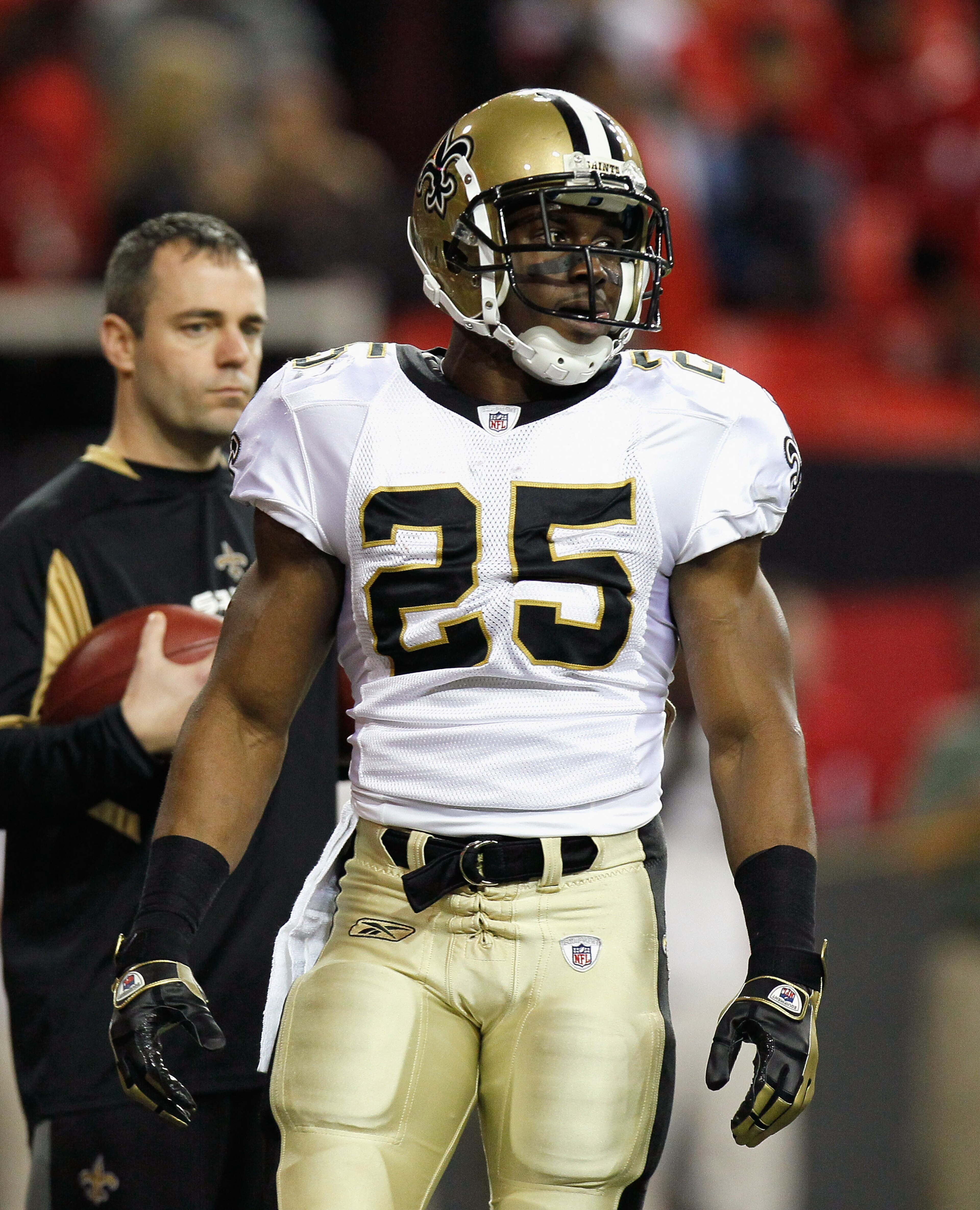 ATLANTA, GA - DECEMBER 27: Reggie Bush #25 of the New Orleans Saints against the Atlanta Falcons at Georgia Dome on December 27, 2010 in Atlanta, Georgia. (Photo by Kevin C. Cox/Getty Images) ATLANTA, GA - DECEMBER 27: Reggie Bush #25 of the New Orleans Saints against the Atlanta Falcons at Georgia Dome on December 27, 2010 in Atlanta, Georgia. (Photo by Kevin C. Cox/Getty Images)