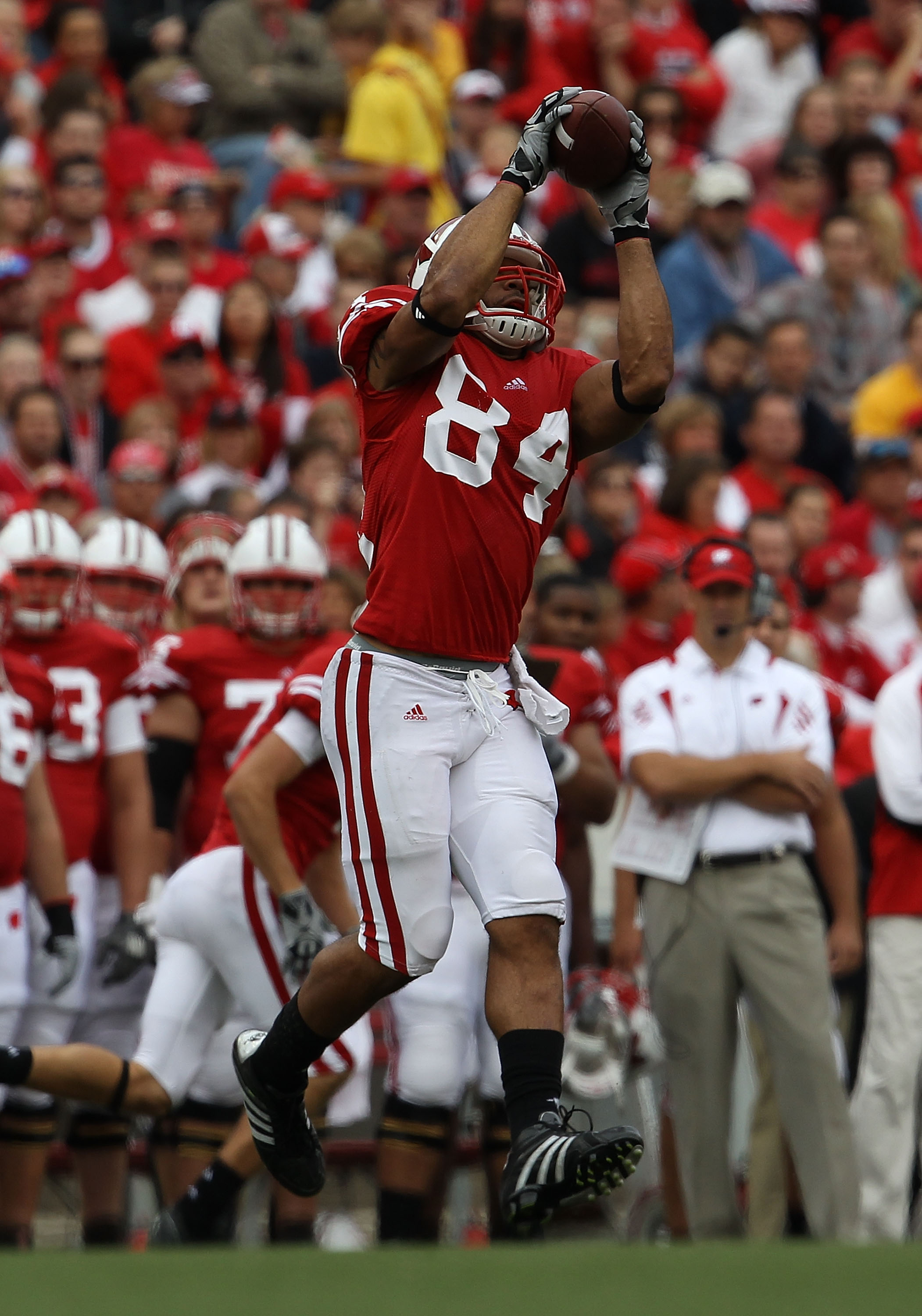 MADISON, WI - SEPTEMBER 18: Lance Kendricks #84 of the Wisconsin Badgers catches a pass against the Arizona State Sun Devils at Camp Randall Stadium on September 18, 2010 in Madison, Wisconsin. Wisconsin defeated Arizona State 20-19. (Photo by Jonathan Da
