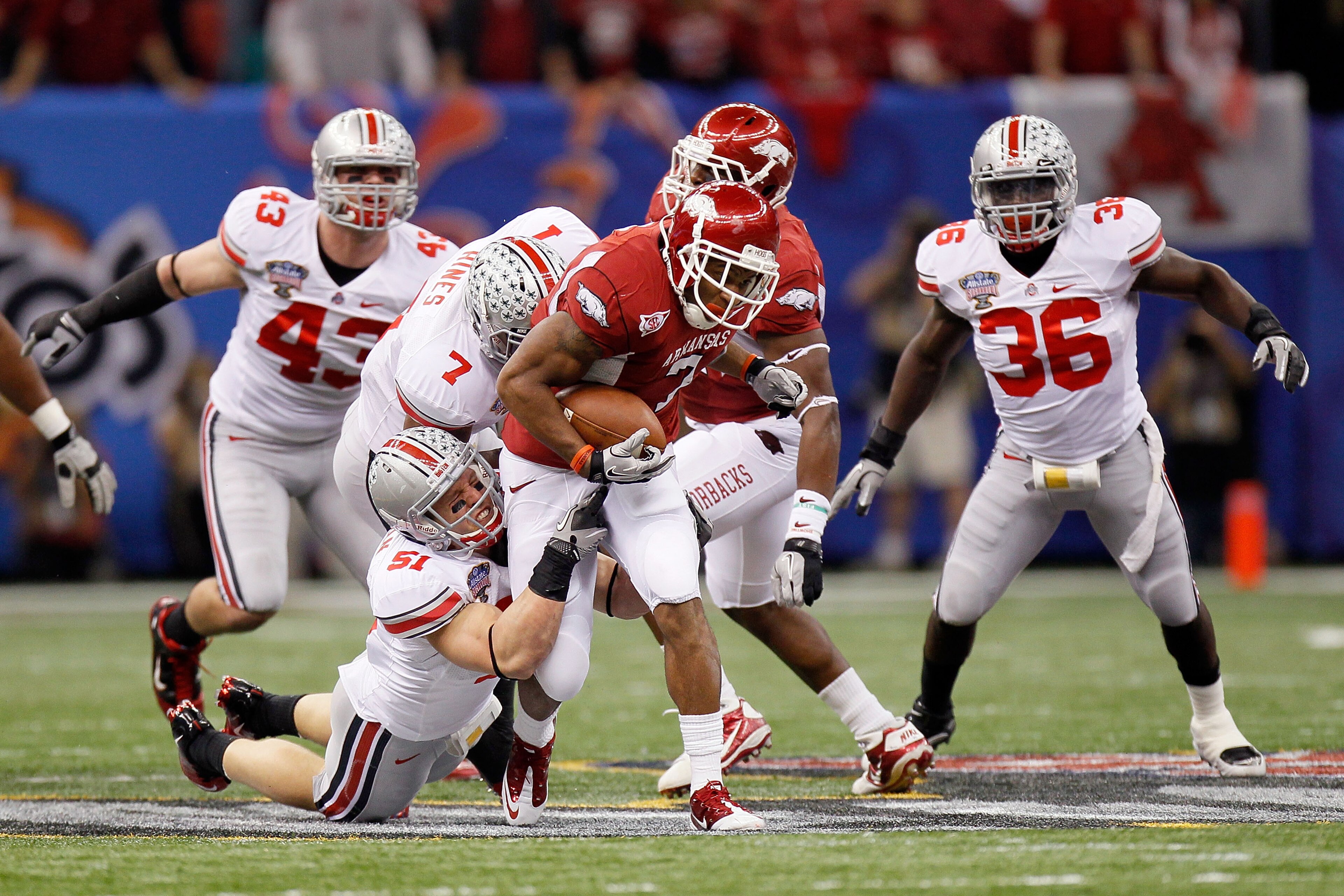 NEW ORLEANS, LA - JANUARY 04: Knile Davis #7 of the Arkansas Razorbacks runs the ball in the first half against Ross Homan #51 of the Ohio State Buckeyes during the Allstate Sugar Bowl at the Louisiana Superdome on January 4, 2011 in New Orleans, Louisi NEW ORLEANS, LA - JANUARY 04: Knile Davis #7 of the Arkansas Razorbacks runs the ball in the first half against Ross Homan #51 of the Ohio State Buckeyes during the Allstate Sugar Bowl at the Louisiana Superdome on January 4, 2011 in New Orleans, Louisi