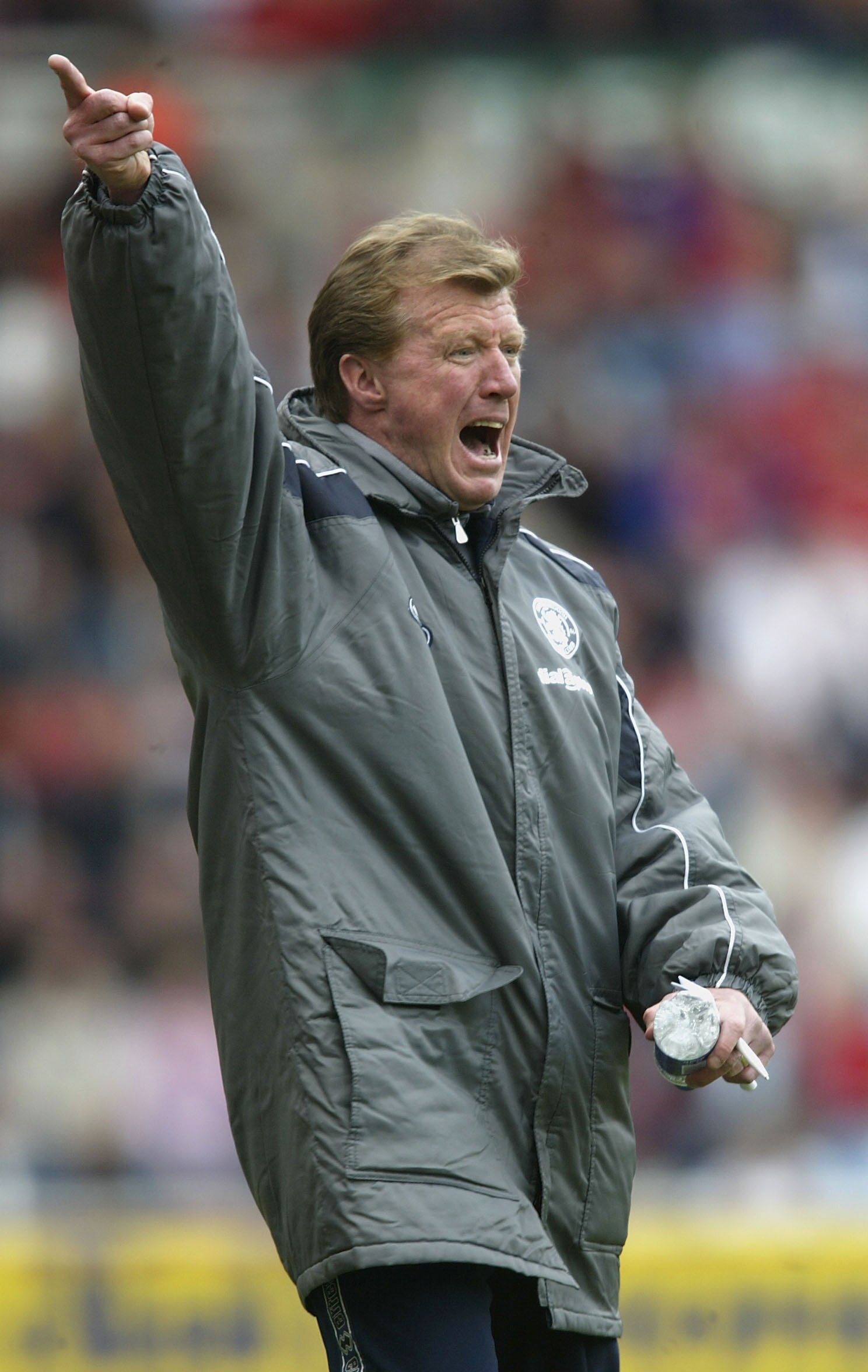 MIDDLESBROUGH - MAY 3:  Middlesbrough manager, Steve McLaren shouts out instructions during the FA Barclaycard Premiership match between Middlesbrough and Tottenham Hotspur at the Riverside Stadium on May 3, 2003 in Middlesbrough, England. (Photo Gary M P