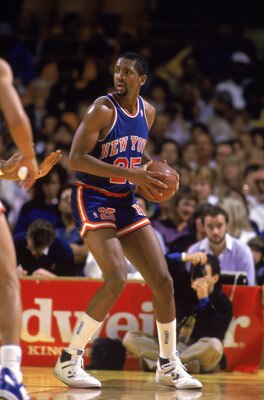 LOS ANGELES - 1987:  Bill Cartwright #25 of the New York Knicks holds the ball during an NBA game against the Los Angeles Lakers at the Great Western Forum in Los Angeles, California in 1987.  (Photo by: Rick Stewart/Getty Images)