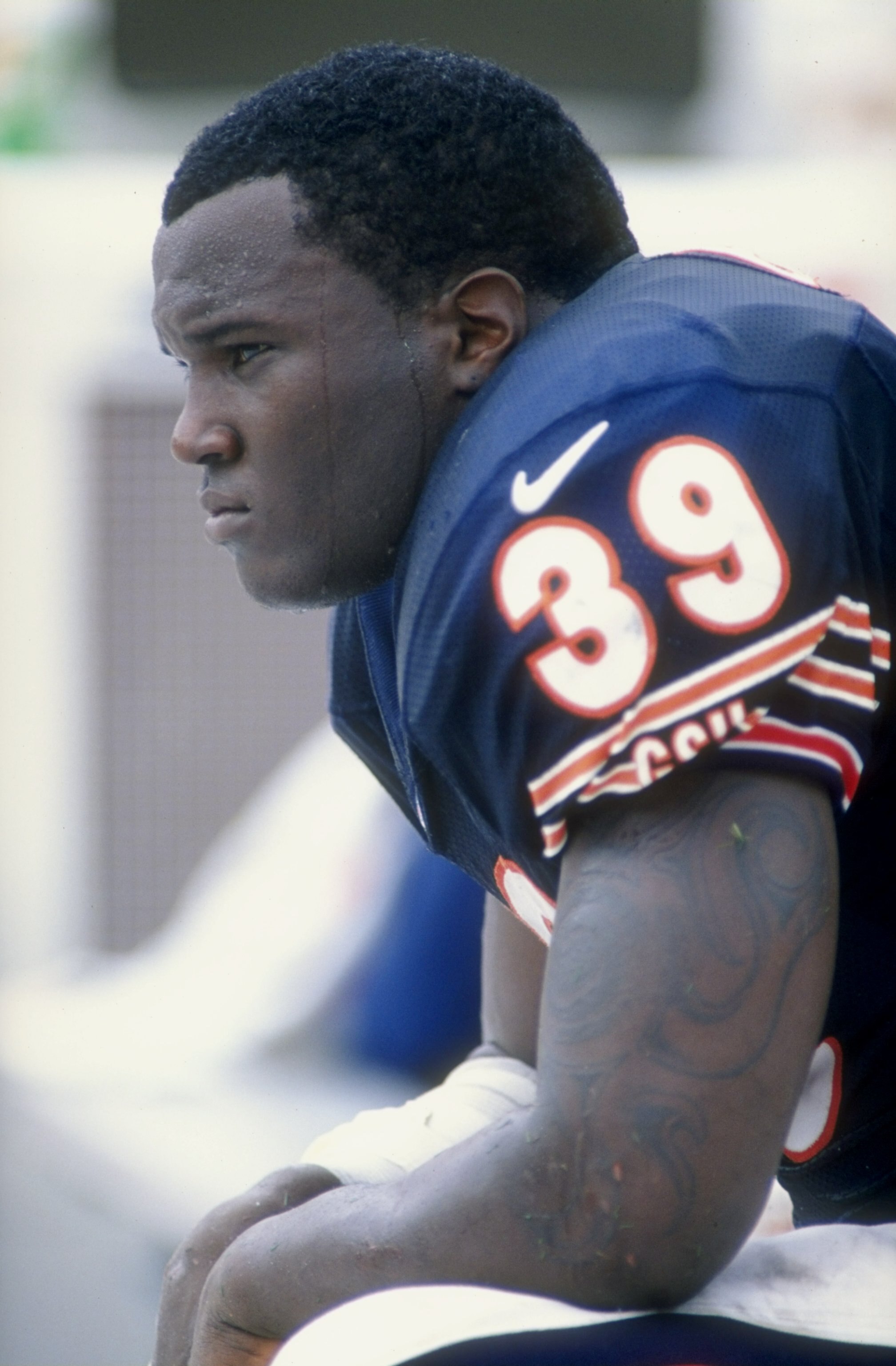 20 Sep 1998: Running back Curtis Enis #39 of the Chicago Bears looks on during the game against the Tampa Bay Buccaneers at the Raymond James Stadium in Tampa, Florida. The Buccaneers defeated the Bears 27-15. Mandatory Credit: Scott Halleran /Allsport 20 Sep 1998: Running back Curtis Enis #39 of the Chicago Bears looks on during the game against the Tampa Bay Buccaneers at the Raymond James Stadium in Tampa, Florida. The Buccaneers defeated the Bears 27-15. Mandatory Credit: Scott Halleran /Allsport