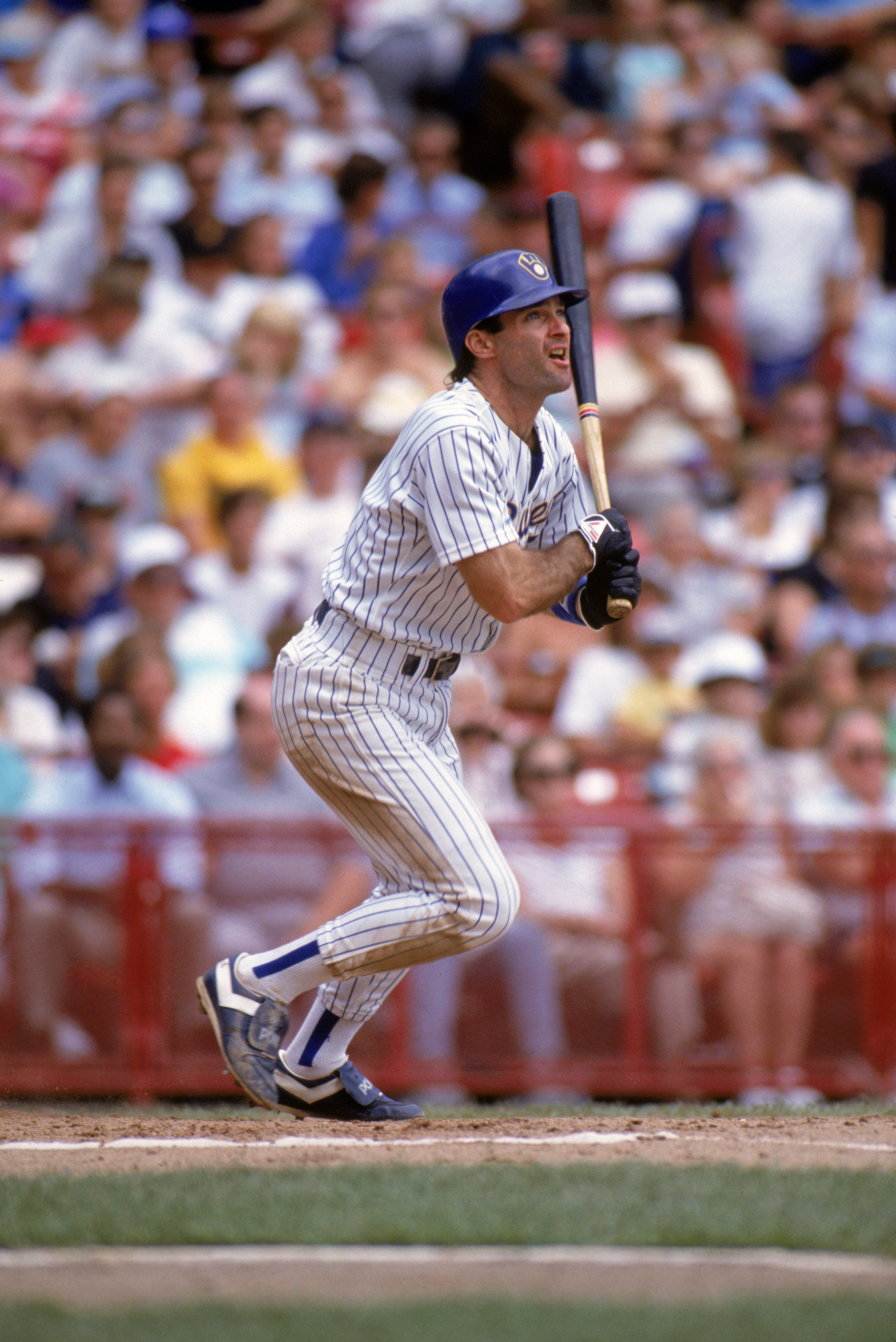 MILKAUKEE - 1990:  Paul Molitor #4 of the Milwaukee Brewers connects with a pitch during the 1990 season game at Milwaukee County Stadium in Milwaukee, Wisconsin.  (Photo by Jonathan Daniel/Getty Images)