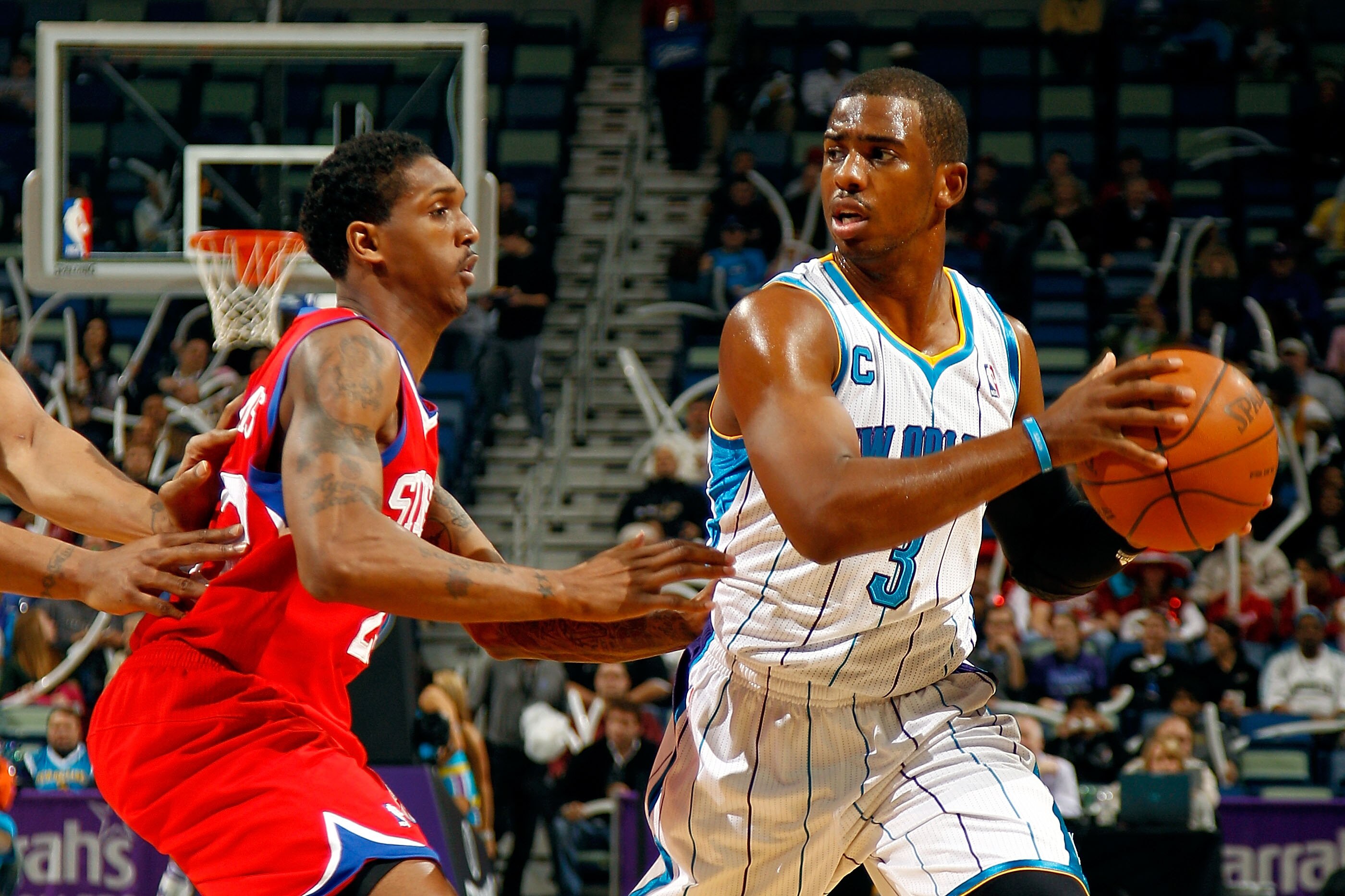 NEW ORLEANS, LA - JANUARY 03:  Chris Paul #3 of the New Orleans Hornets moves the ball against Lou Williams #23 of the Philadelphia 76ers at New Orleans Arena on January 3, 2011 in New Orleans, Louisiana. NOTE TO USER: User expressly acknowledges and agre