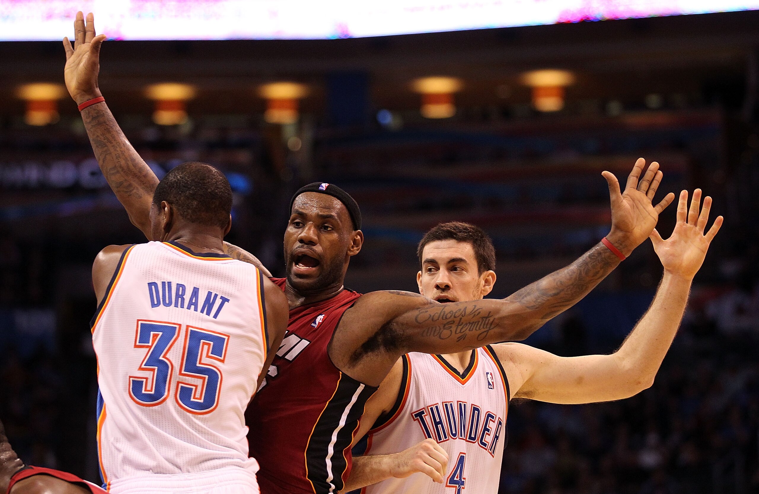 OKLAHOMA CITY, OK - JANUARY 30: Forward LeBron James #6 of the Miami Heat during play against the Oklahoma City Thunder at Ford Center on January 30, 2011 in Oklahoma City, Oklahoma. NOTE TO USER: User expressly acknowledges and agrees that, by download OKLAHOMA CITY, OK - JANUARY 30: Forward LeBron James #6 of the Miami Heat during play against the Oklahoma City Thunder at Ford Center on January 30, 2011 in Oklahoma City, Oklahoma. NOTE TO USER: User expressly acknowledges and agrees that, by download