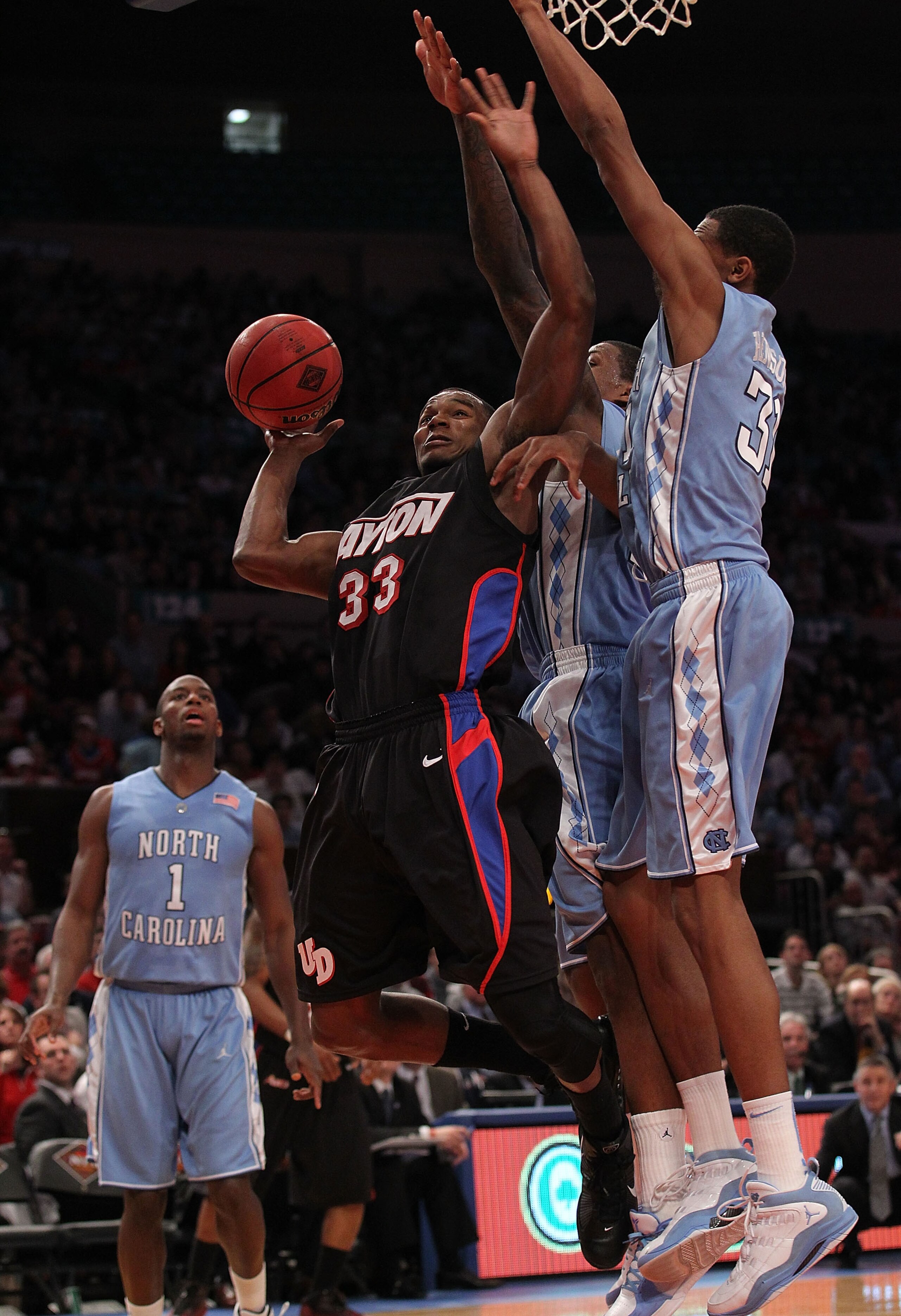 NEW YORK - APRIL 01:  Chris Wright #33 of the Dayton Flyers goes to the basket against of the North Carolina Tar Heels during the 2010 NIT Championship Game at Madison Square Garden on April 1, 2010 in New York, New York.  (Photo by Nick Laham/Getty Image