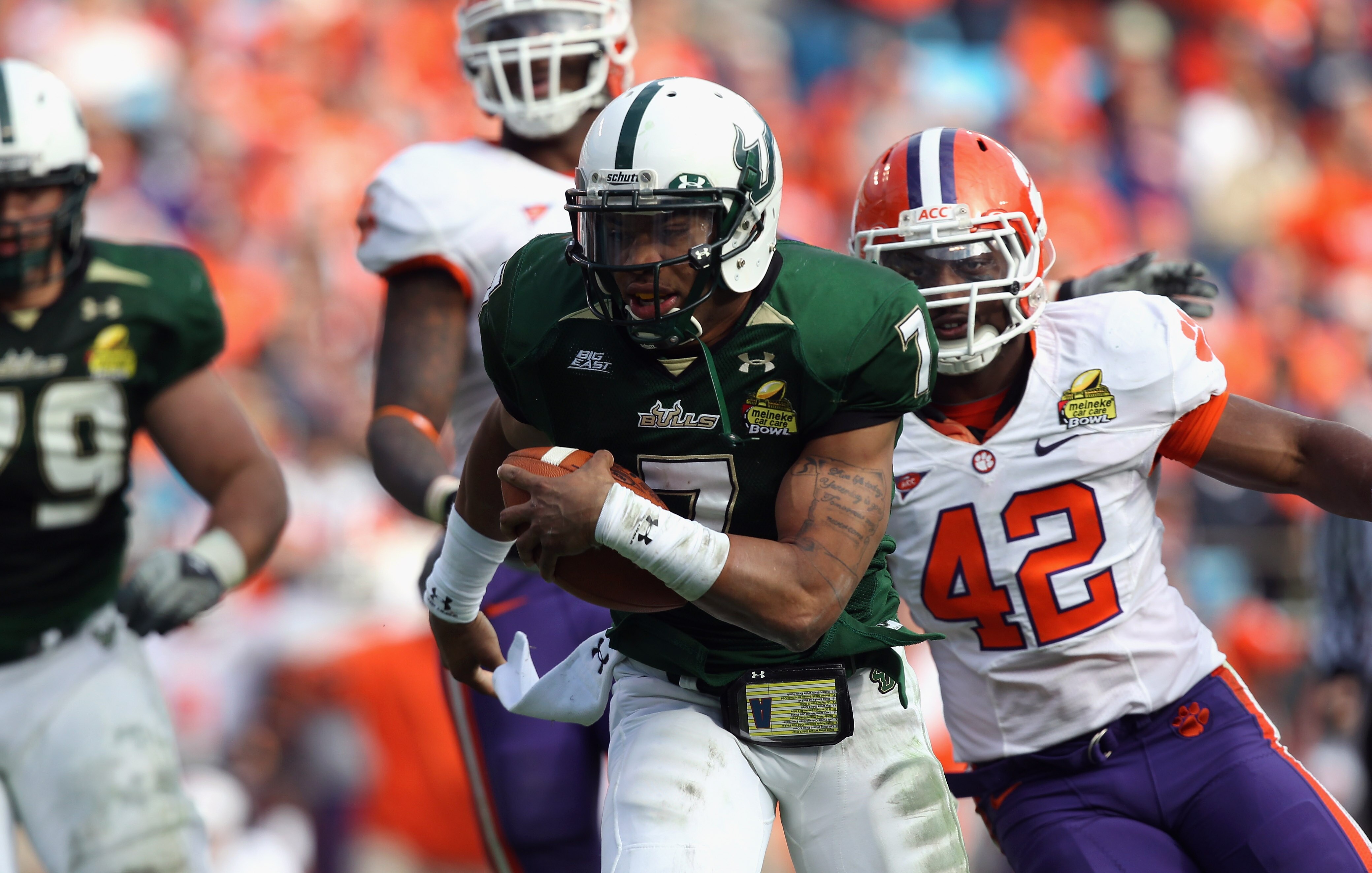 CHARLOTTE, NC - DECEMBER 31:  B.J. Daniels #7 of the USF Bulls runs for a touchdown against the Clemson Tigers during their game at Bank of America Stadium on December 31, 2010 in Charlotte, North Carolina.  (Photo by Streeter Lecka/Getty Images)