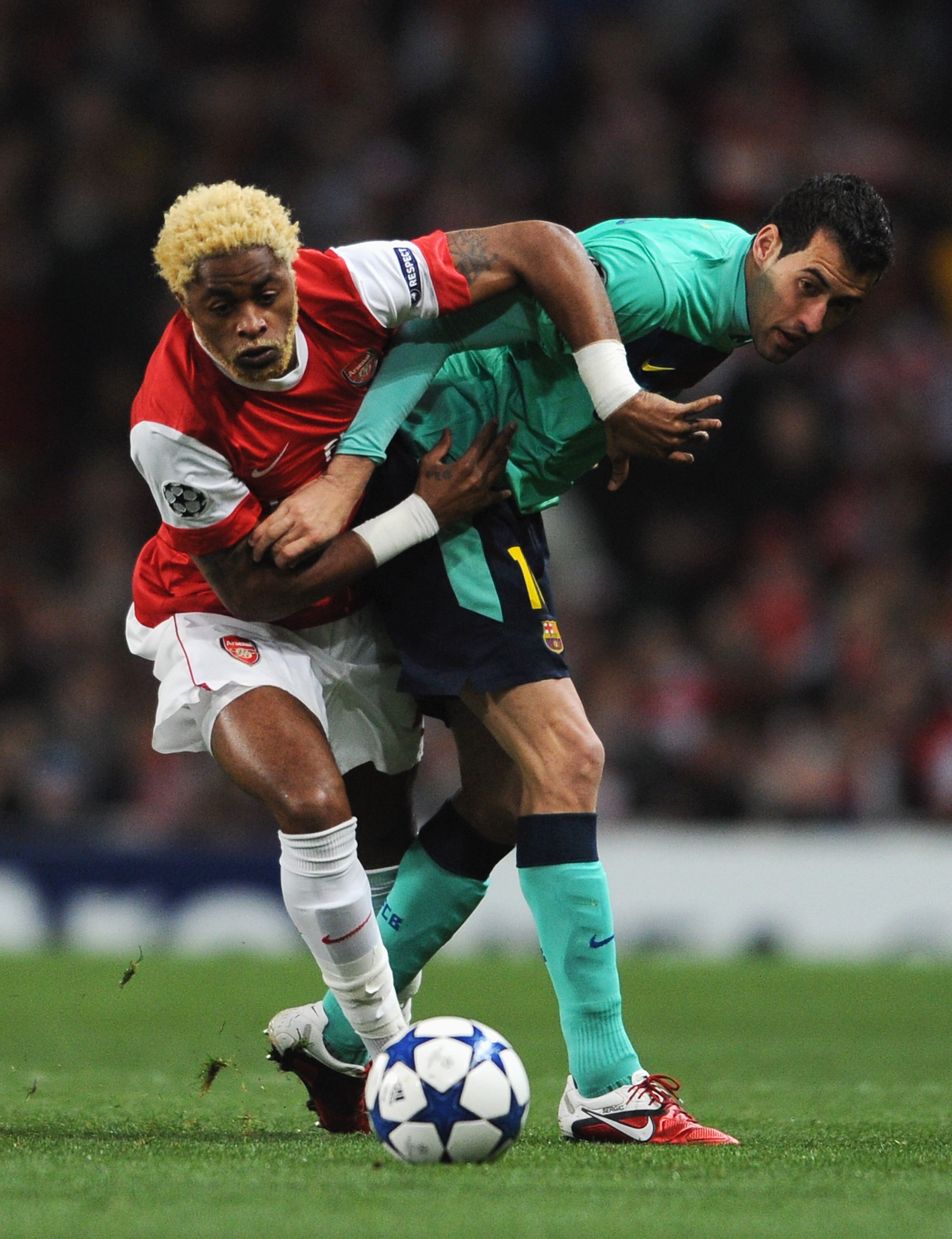 LONDON, ENGLAND - FEBRUARY 16: Sergio Busquets of Barcelona is challenged by Alex Song of Arsenal during the UEFA Champions League round of 16 first leg match between Arsenal and Barcelona at the Emirates Stadium on February 16, 2011 in London, England.  