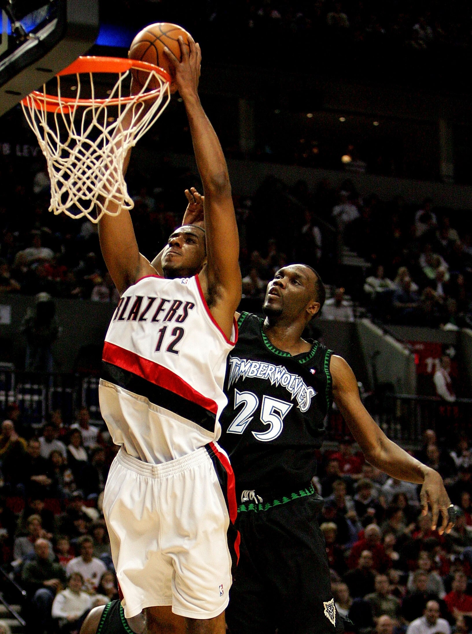 PORTLAND, OR - DECEMBER 28:  LaMarcus Aldrdige #12 of the Portland Trail Blazers dunks the ball against Al Jefferson #25 of the Minnesota Timberwolves at the Rose Garden on December 28, 2007 in Portland, Oregon.  NOTE TO USER: User expressly acknowledges