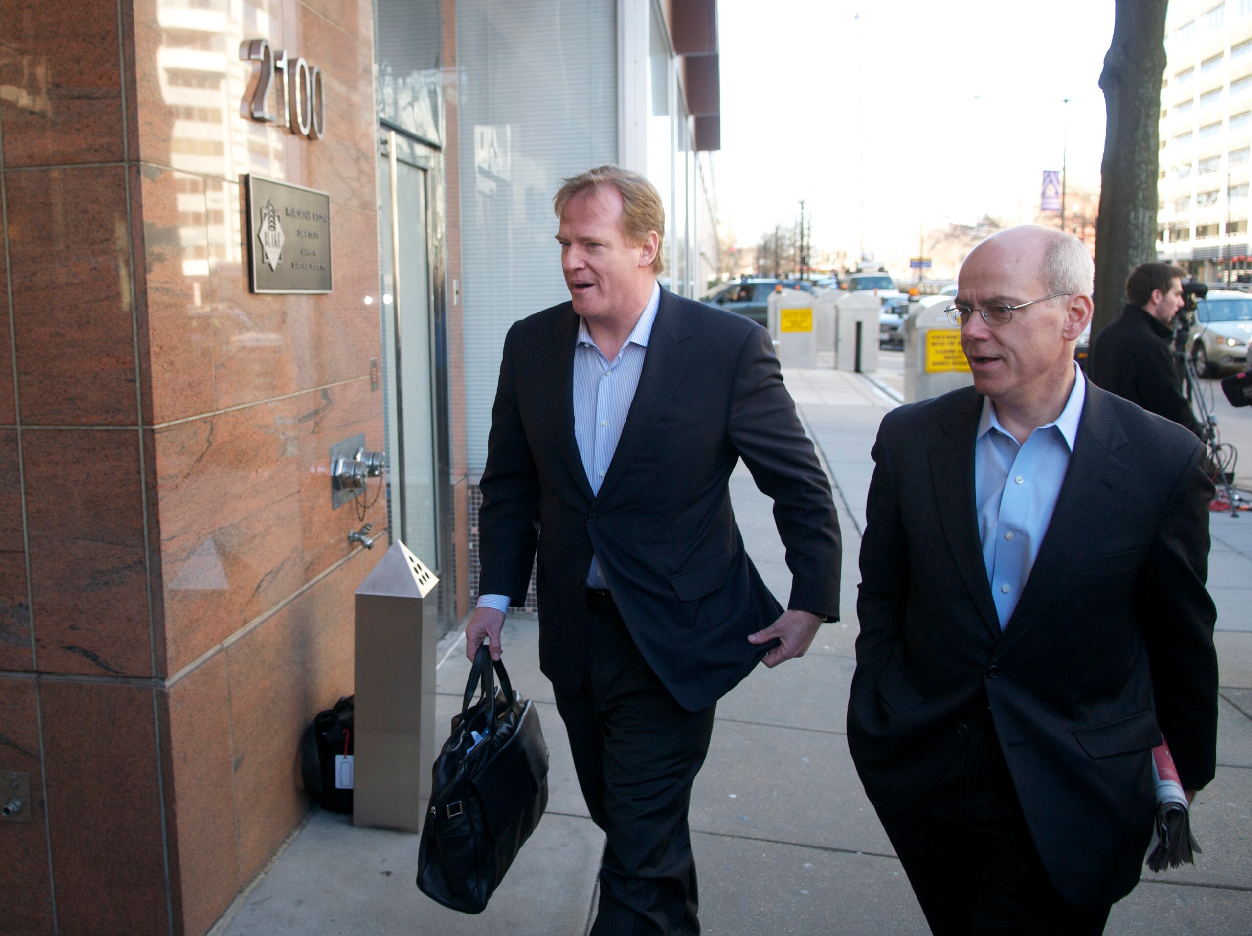 WASHINGTON, DC - MARCH 03:  NFL Commissioner Roger Goodell (L) makes his way into the Federal Mediation and Conciliation Service building for the NFL  labor negotiations on March 3, 2011 in Washington, DC. The NFL owners are locked in negotiations for a n