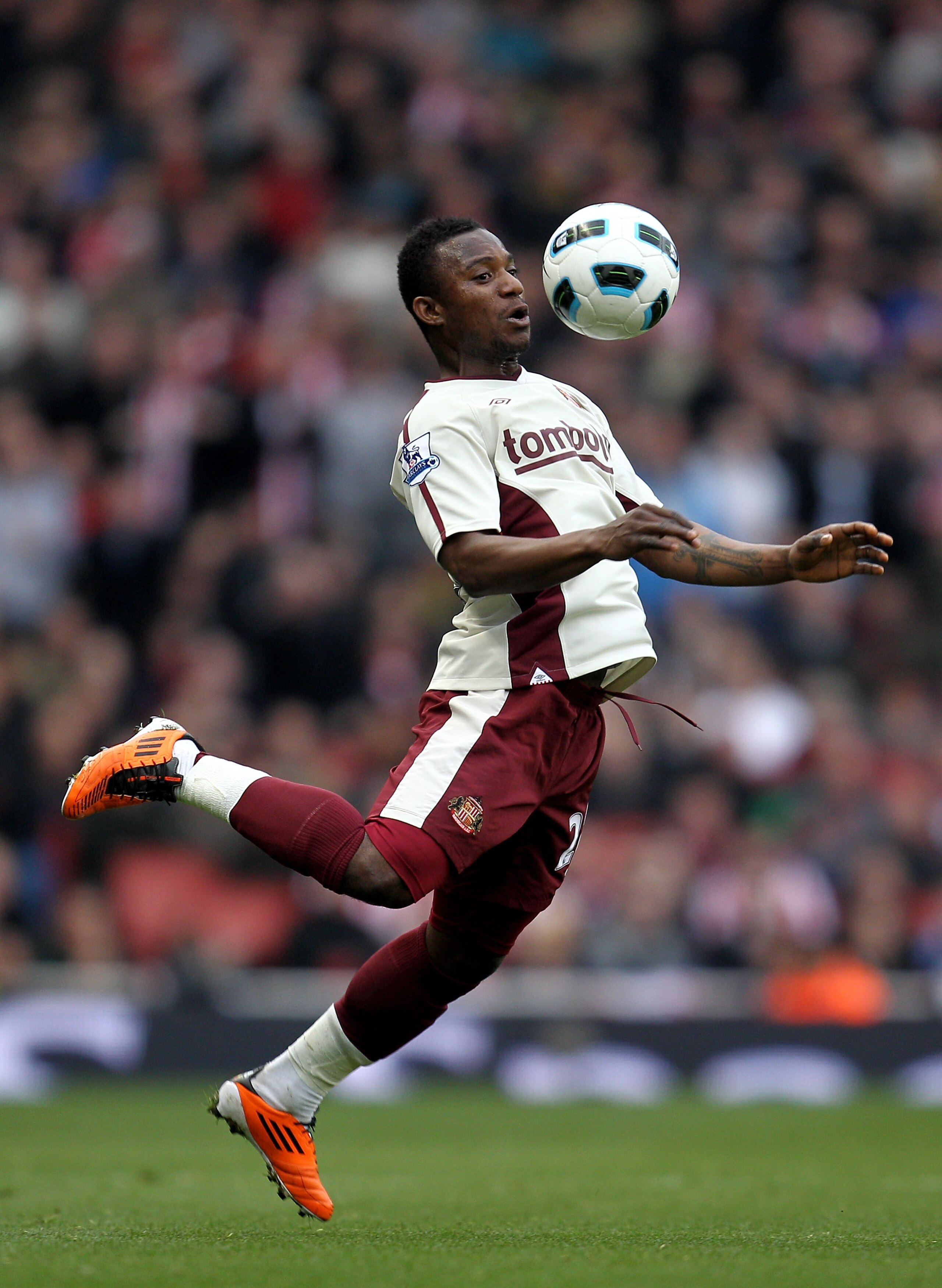 LONDON, ENGLAND - MARCH 05: Stephane Sessegnon of Sunderland on the ball during the Barclays Premier League match between Arsenal and Sunderland at Emirates Stadium on March 5, 2011 in London, England.  (Photo by Paul Gilham/Getty Images)