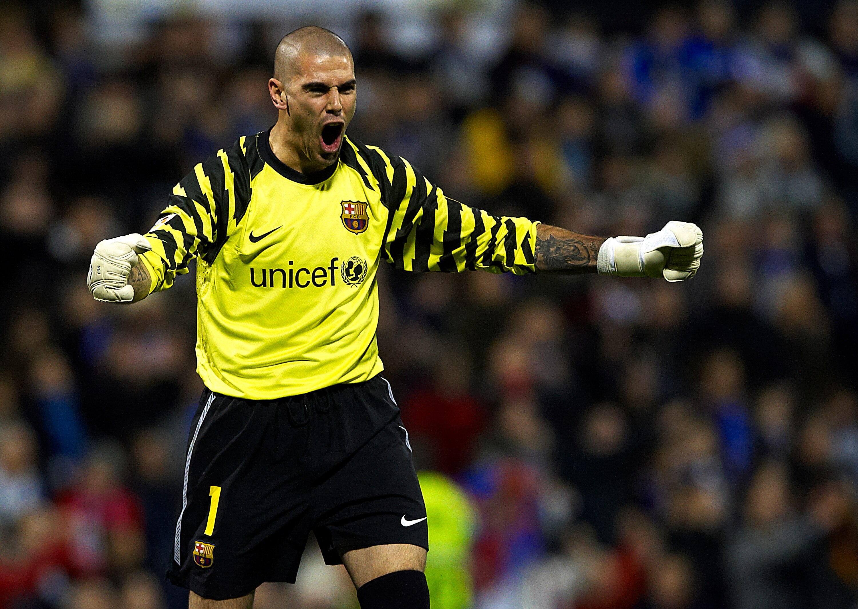 ALICANTE, SPAIN - JANUARY 29:  Victor Valdes of Barcelona celebrates during the la Liga match between Hercules and Barcelona at Estadio Jose Rico Perez on January 29, 2011 in Alicante, Spain.  Barcelona won 0-3.  (Photo by Manuel Queimadelos Alonso/Getty