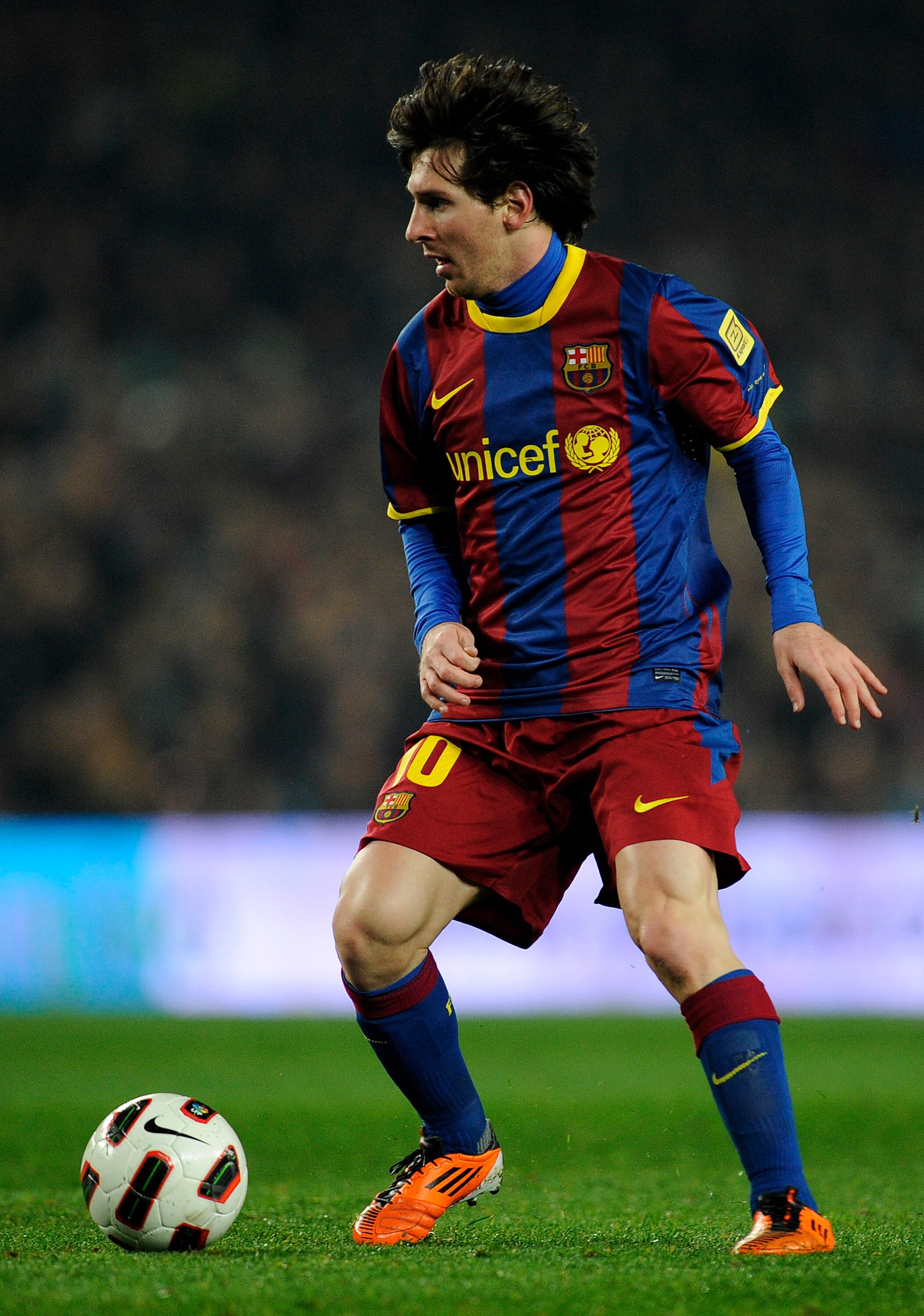 BARCELONA, SPAIN - FEBRUARY 05:  Lionel Messi of Barcelona runs with the ball during the La Liga match between Barcelona and Atletico de Madrid at Camp Nou on February 5, 2011 in Barcelona, Spain. Barcelona won 3-0.  (Photo by David Ramos/Getty Images)