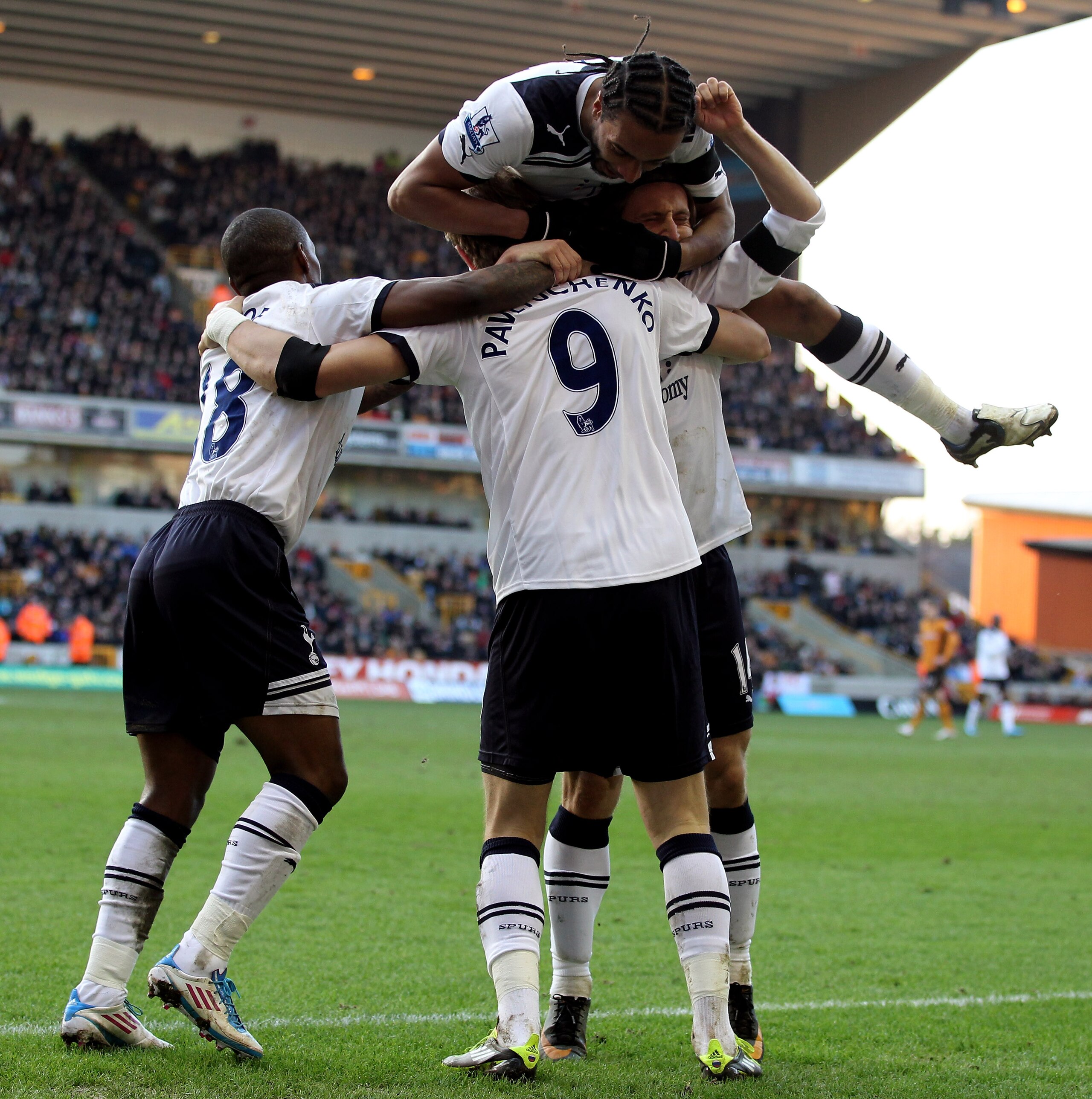 WOLVERHAMPTON, ENGLAND - MARCH 06:  Roman Pavlyuchenko of Tottenham celebrates with teammates as he scores their third goal during the Barclays Premier League match between Wolverhampton Wanderers and Tottenham Hotspur at Molineux on March 6, 2011 in Wolv