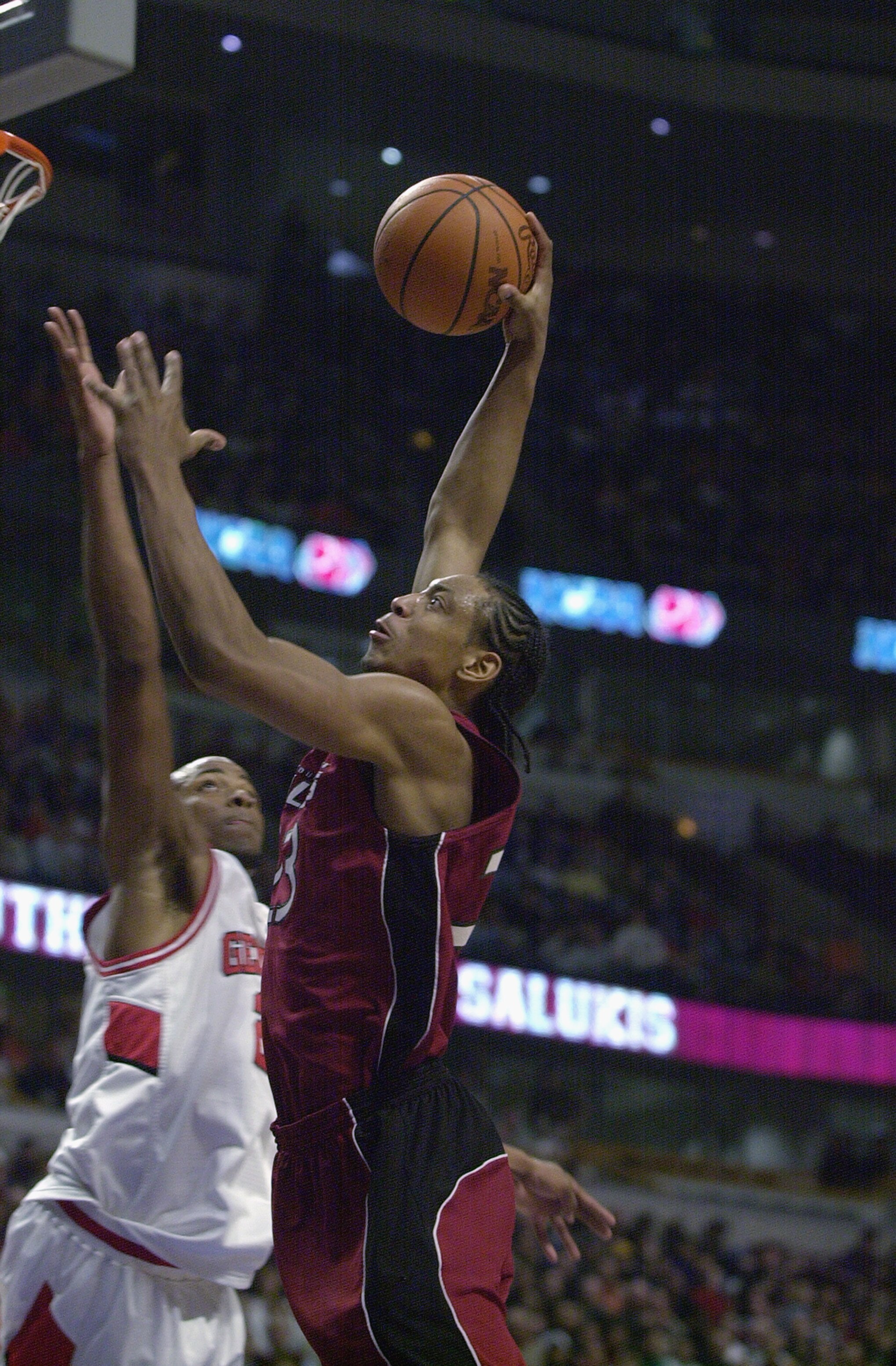CHICAGO - MARCH 17:  Jermaine Dearman #23 of the Southern Illinois Salukis goes to the basket against Jarvis Hayes #24 of the Georgia Bulldogs during the second round of the 2002 NCAA Division I Men's Basketball Tournament on March 17, 2002 at United Cent