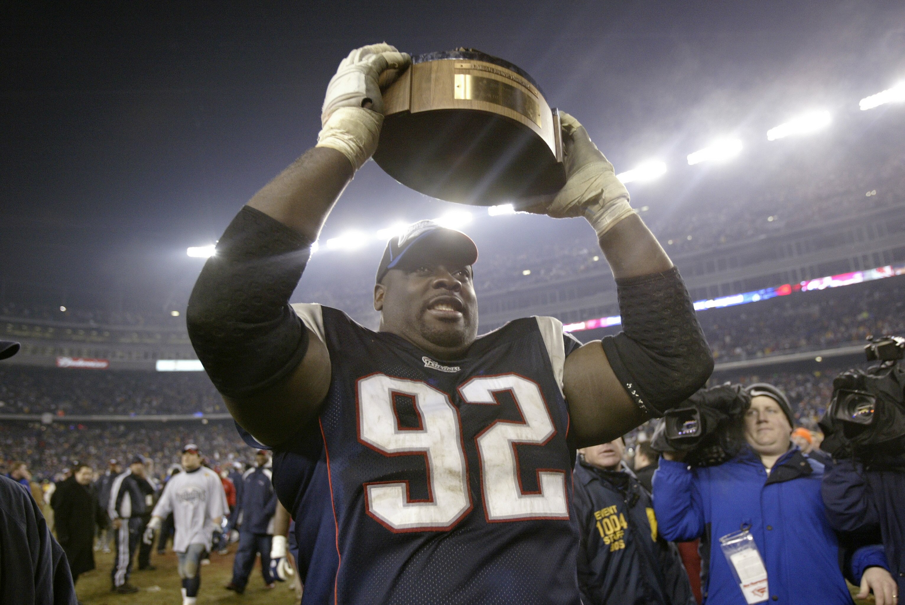 FOXBORO, MA - JANUARY 18:  Ted Washington #92 of the New England Patriots lifts the AFC Championship Trophy after the win against the Indianapolis Colts on January 18, 2004 at Gillette Stadium in Foxboro, Massachusetts. The Patriots defeated the Colts 24-