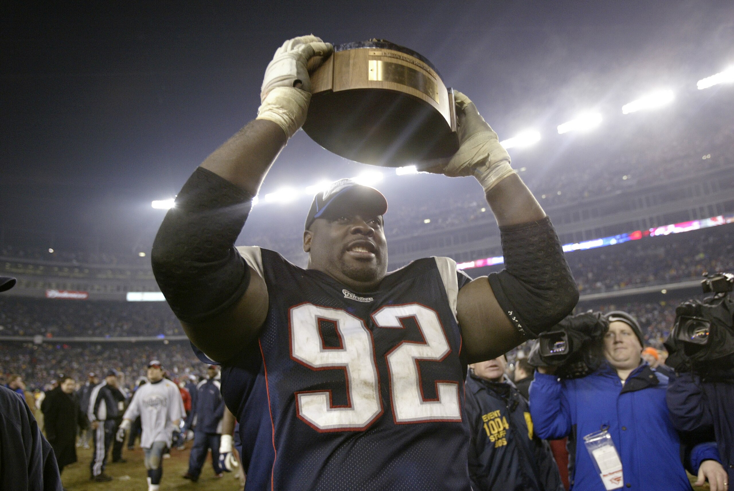 FOXBORO, MA - JANUARY 18:  Ted Washington #92 of the New England Patriots lifts the AFC Championship Trophy after the win against the Indianapolis Colts on January 18, 2004 at Gillette Stadium in Foxboro, Massachusetts. The Patriots defeated the Colts 24-