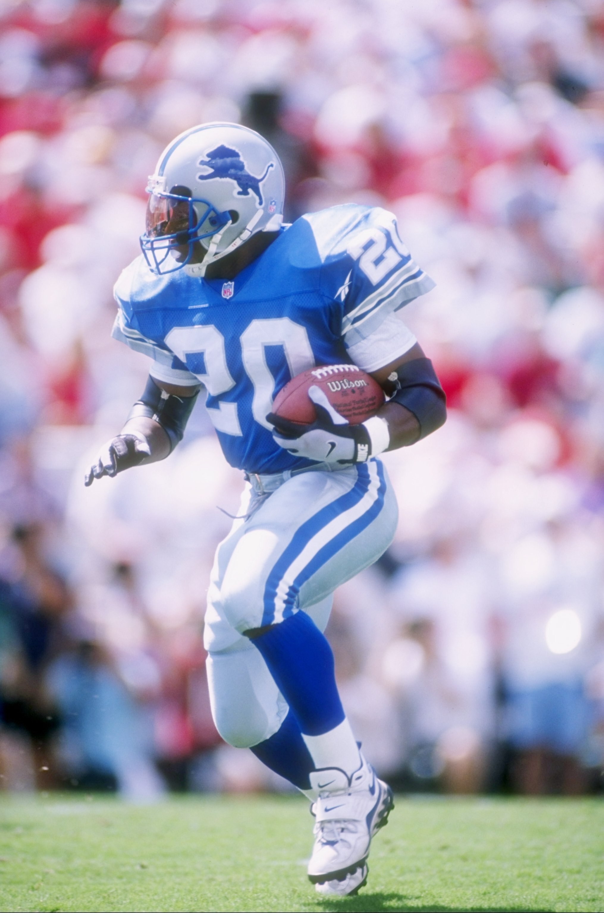 12 Oct 1997: Running back Barry Sanders of the Detroit Lions runs with the ball during a game against the Tampa Bay Buccaneers at Houlihan''s Stadium in Tampa, Florida. The Lions won the game 27-9.