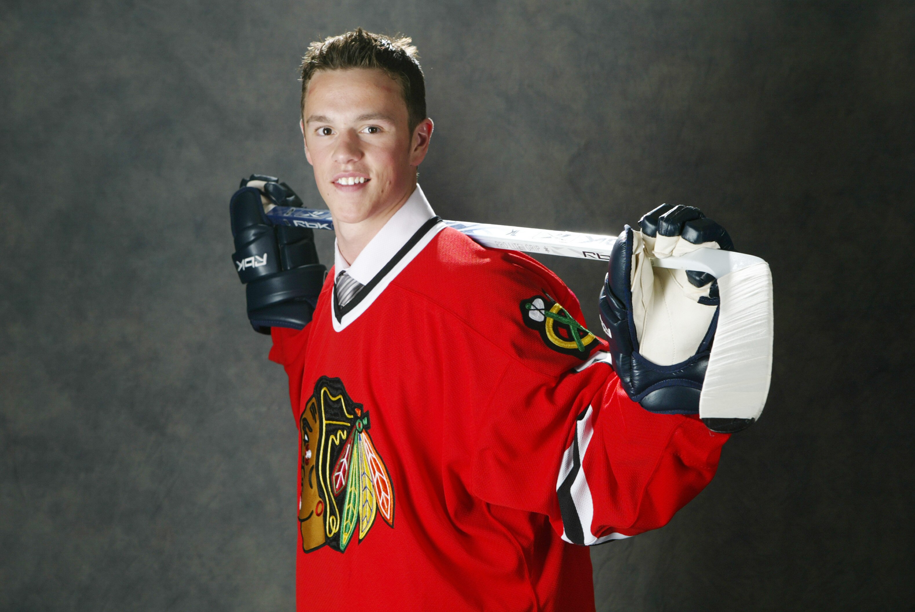 VANCOUVER, BC - JUNE 24: (L-R) 3rd overall pick Jonathan Toews of the Chicago Blackhawks poses for a photo at the 2006 NHL Draft held at General Motors Place on June 24, 2006 in Vancouver, Canada.  (Dave Sandford/Getty Images for NHL)