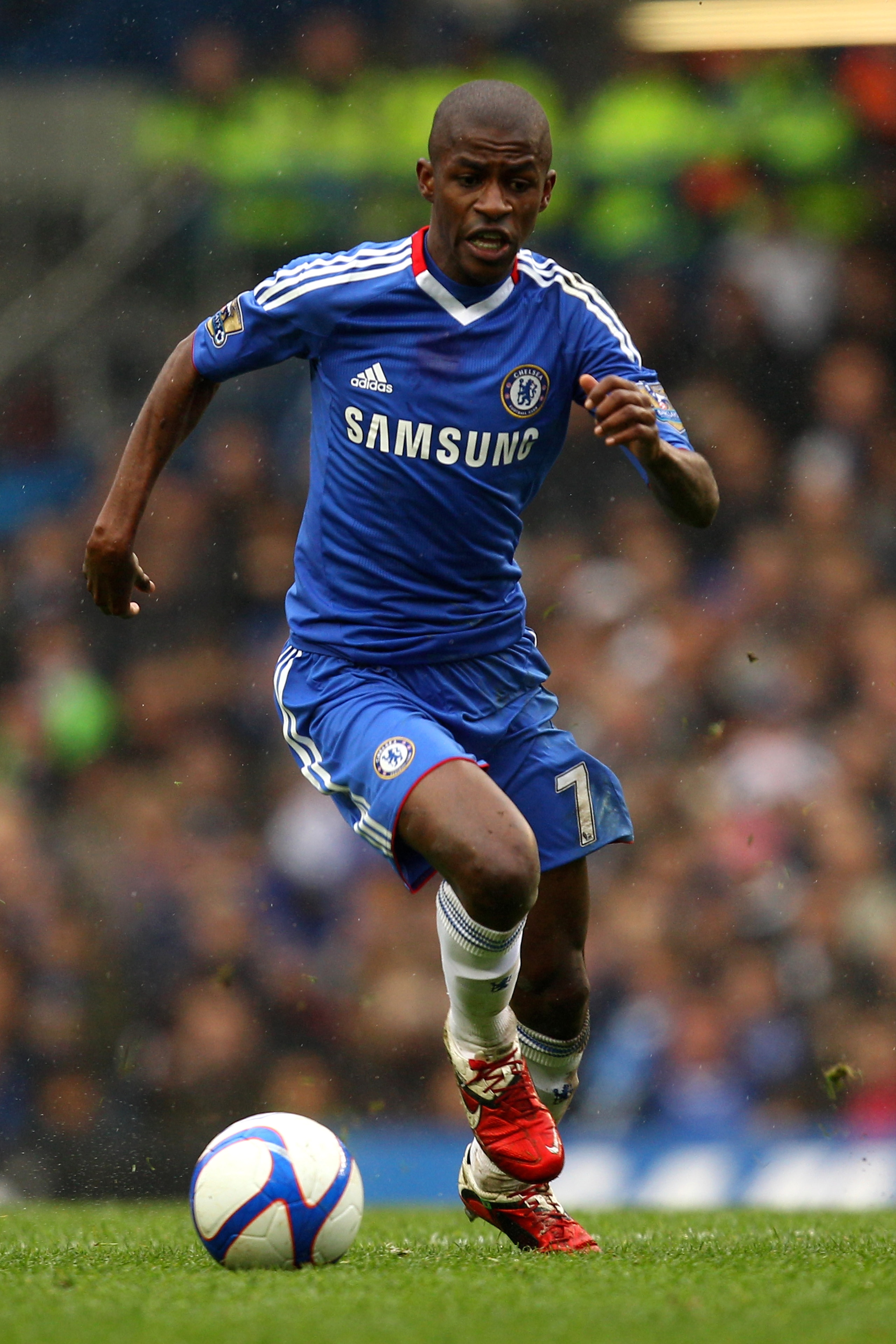LONDON, ENGLAND - FEBRUARY 19:  Ramires of Chelsea runs with the ball during the FA Cup sponsored by E.ON 4th round replay match between Chelsea and Everton at Stamford Bridge on February 19, 2011 in London, England.  (Photo by Richard Heathcote/Getty Ima