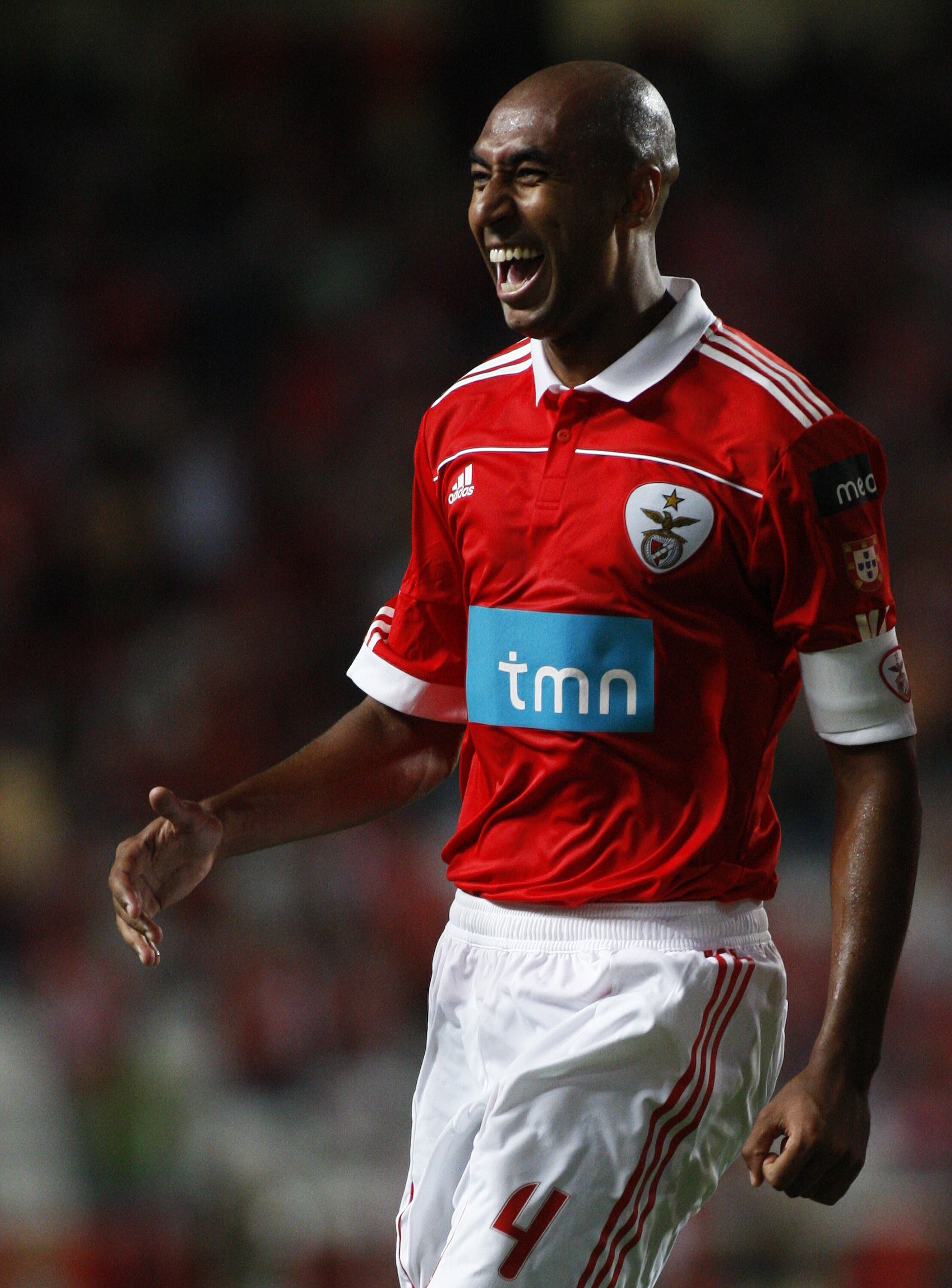 LISBON, PORTUGAL - AUGUST 28:  Luisao of Benfica celebrates after scoring during the Portuguese Liga match between Vitoria Setubal and Benfica at Luz Stadium on August 28, 2010 in Lisbon, Portugal.  (Photo by Patricia de Melo/EuroFootball/Getty Images)