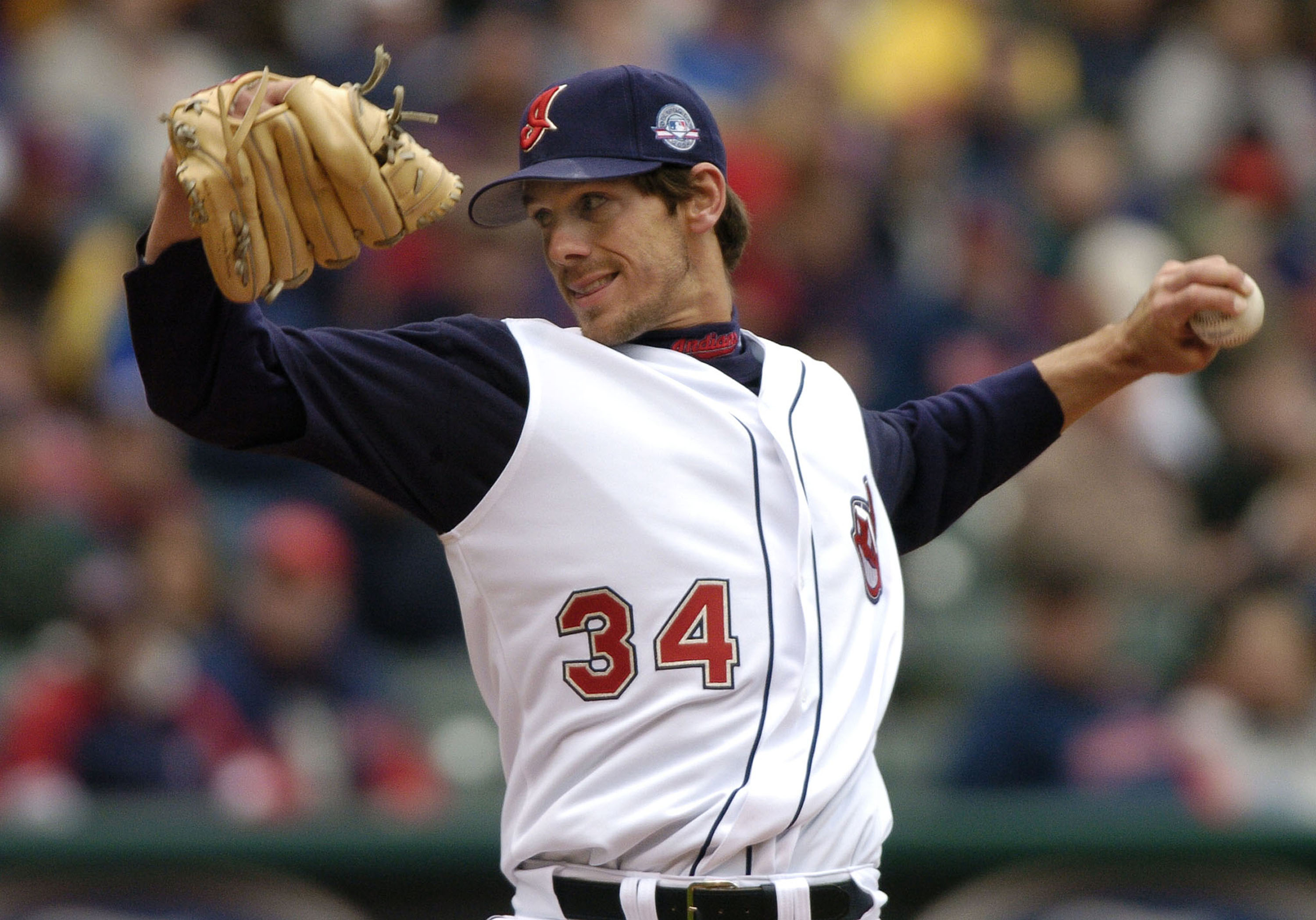 CLEVELAND - APRIL 12:  Cliff Lee #34 of the Cleveland Indians delivers a pitch to the Minnesota Twins on April 12, 2004 at Jacobs Field in Cleveland, Ohio. Cleveland defeated Minnesota 6-3 in their home opener.  (Photo by David Maxwell/Getty Images)