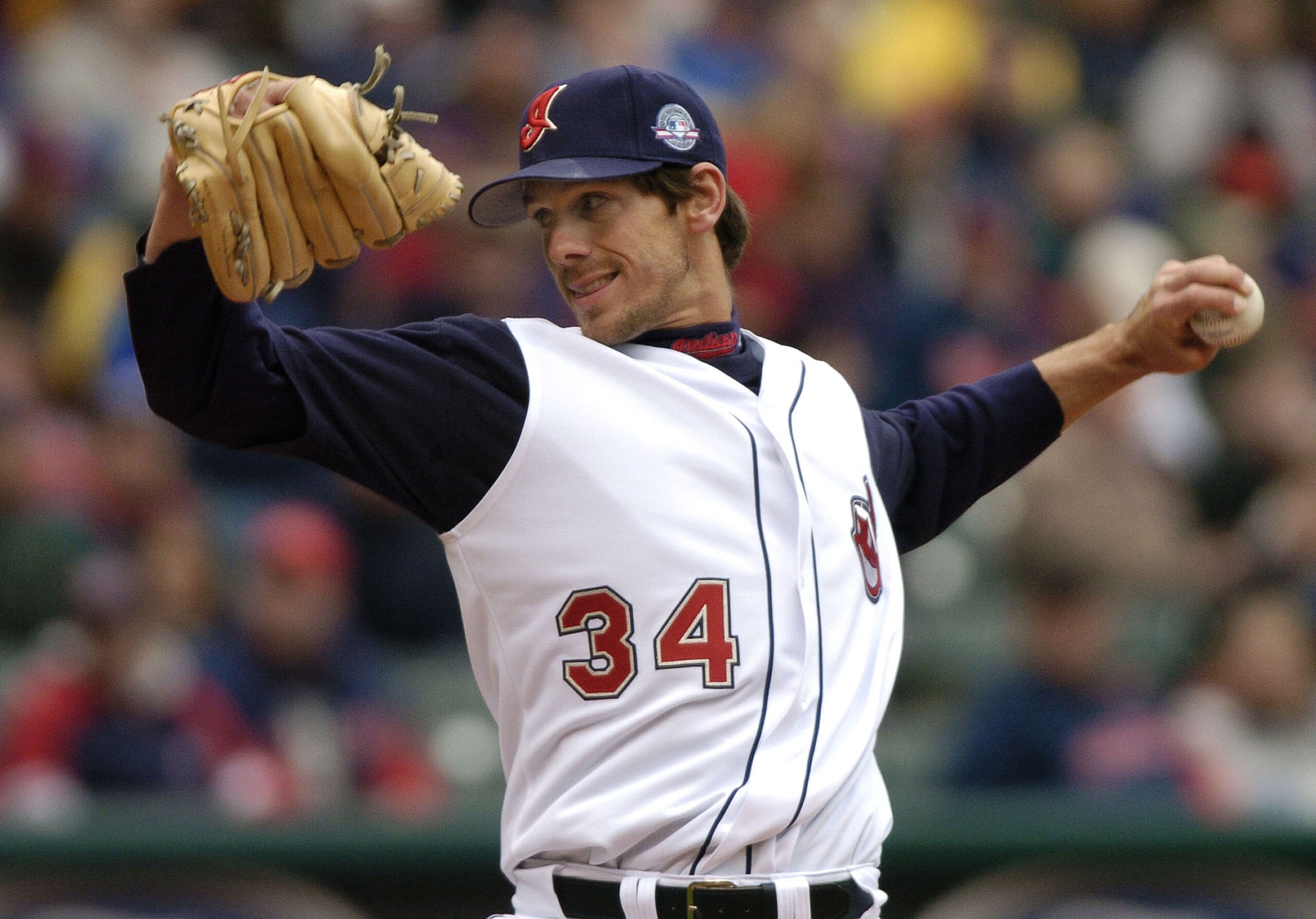 CLEVELAND - APRIL 12:  Cliff Lee #34 of the Cleveland Indians delivers a pitch to the Minnesota Twins on April 12, 2004 at Jacobs Field in Cleveland, Ohio. Cleveland defeated Minnesota 6-3 in their home opener.  (Photo by David Maxwell/Getty Images)