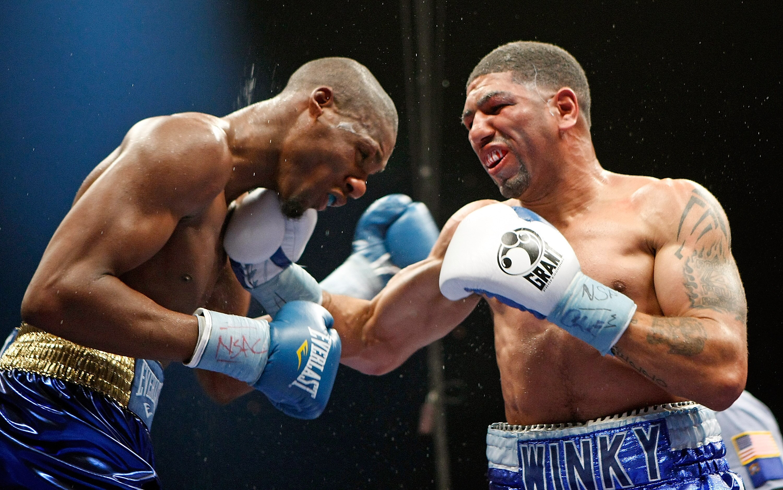 LAS VEGAS - APRIL 11:  Paul Williams (L) and Winky Wright trade blows in the 11th round of their middleweight bout at the Mandalay Bay Events Center April 11, 2009 in Las Vegas, Nevada. Williams won by unanimous decision.  (Photo by Ethan Miller/Getty Ima