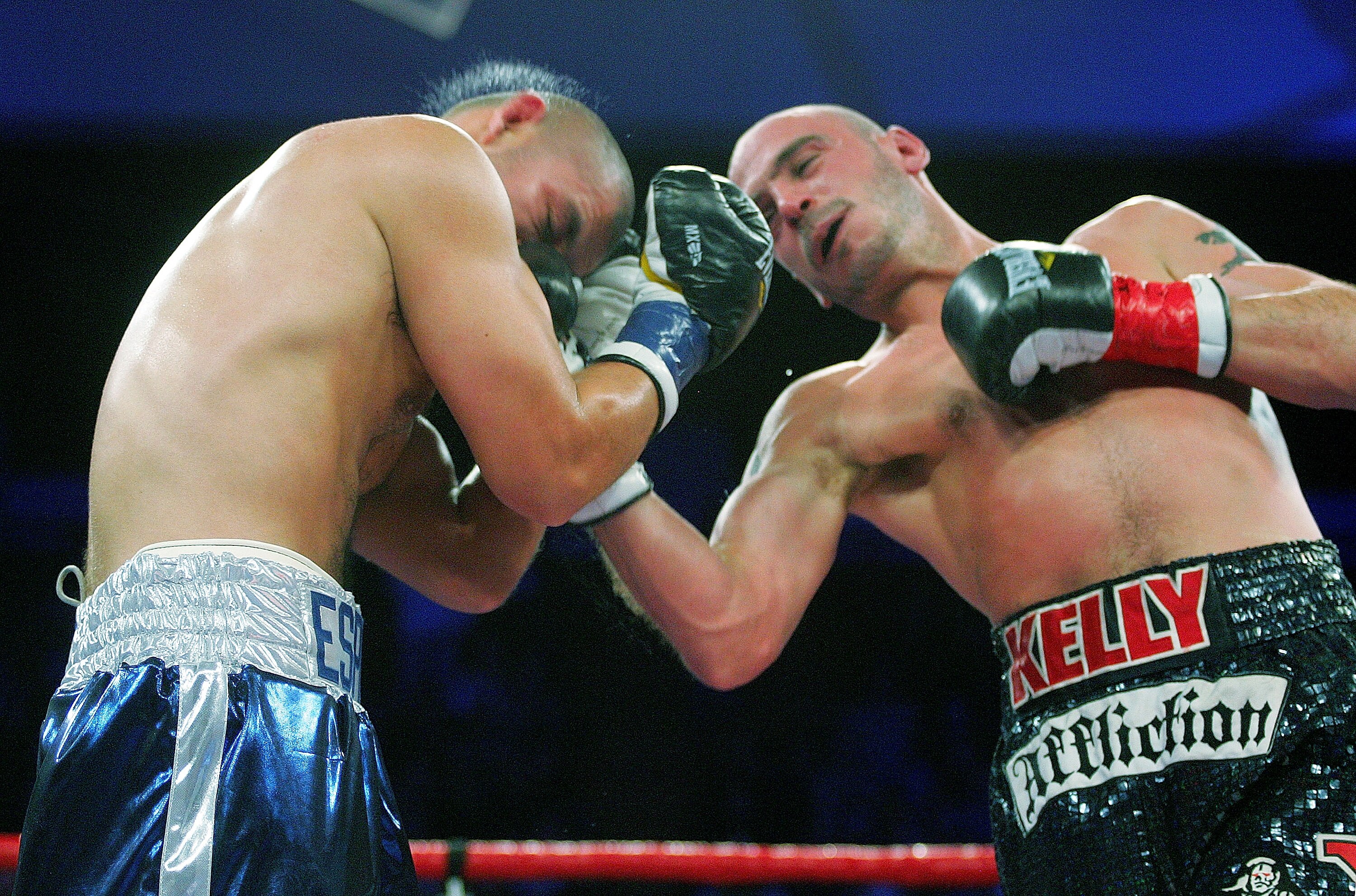 YOUNGSTOWN, OH - DECEMBER 19:  Kelly Pavlik (R) fights against Miguel Espino during their match at the Beeghly Center on December 19, 2009 in Youngstown, Ohio.  (Photo by Jared Wickerham/Getty Images)