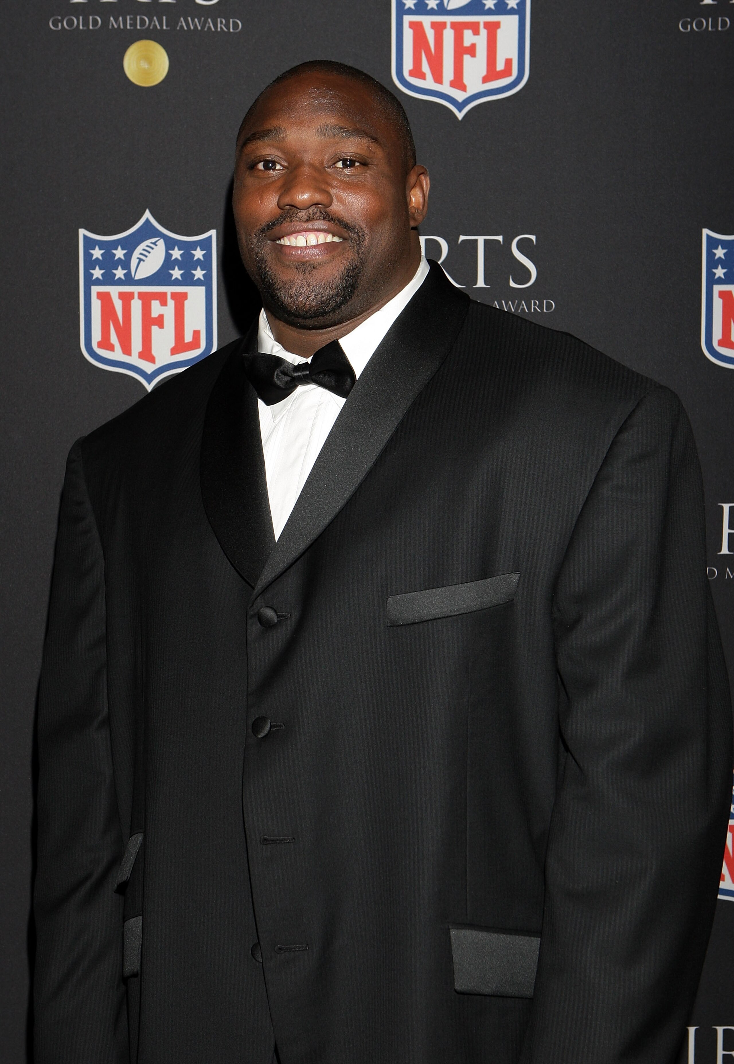 NEW YORK - SEPTEMBER 18:  Former NFL player Warren Sapp attends the IRTS Gold Metal Award Gala September 18, 2008 at the Waldorf-Astoria in New York City.  (Photo by Mike Stobe/Getty Images)