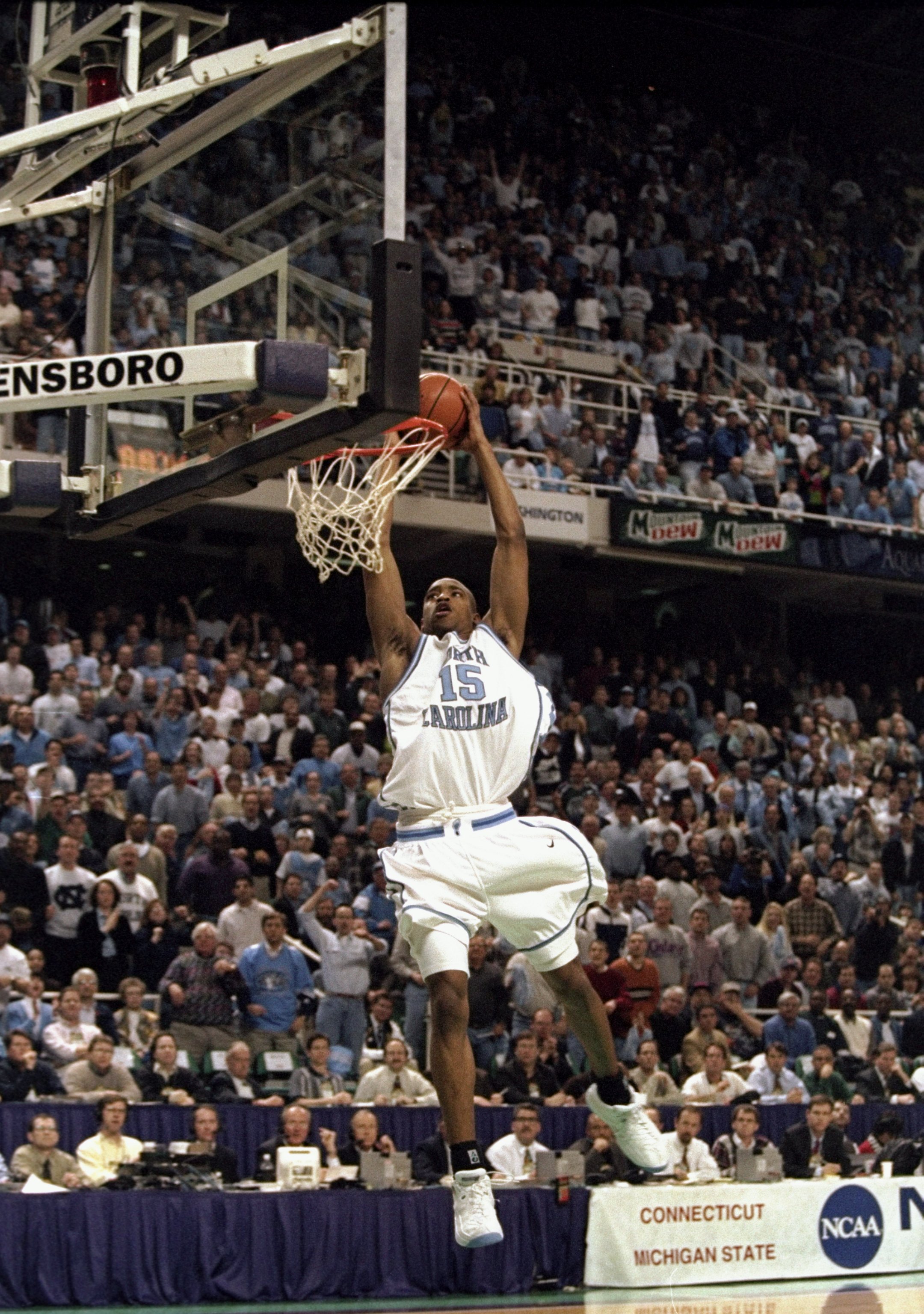 21 Mar 1998:  Guard Vince Carter of the North Carolina Tar Heels in action during an NCAA Tournament game against the Connecticut Huskies at the Greensboro Coliseum in Greensboro, North Carolina.  North Carolina defeated Connecticut 75-64. Mandatory Credi