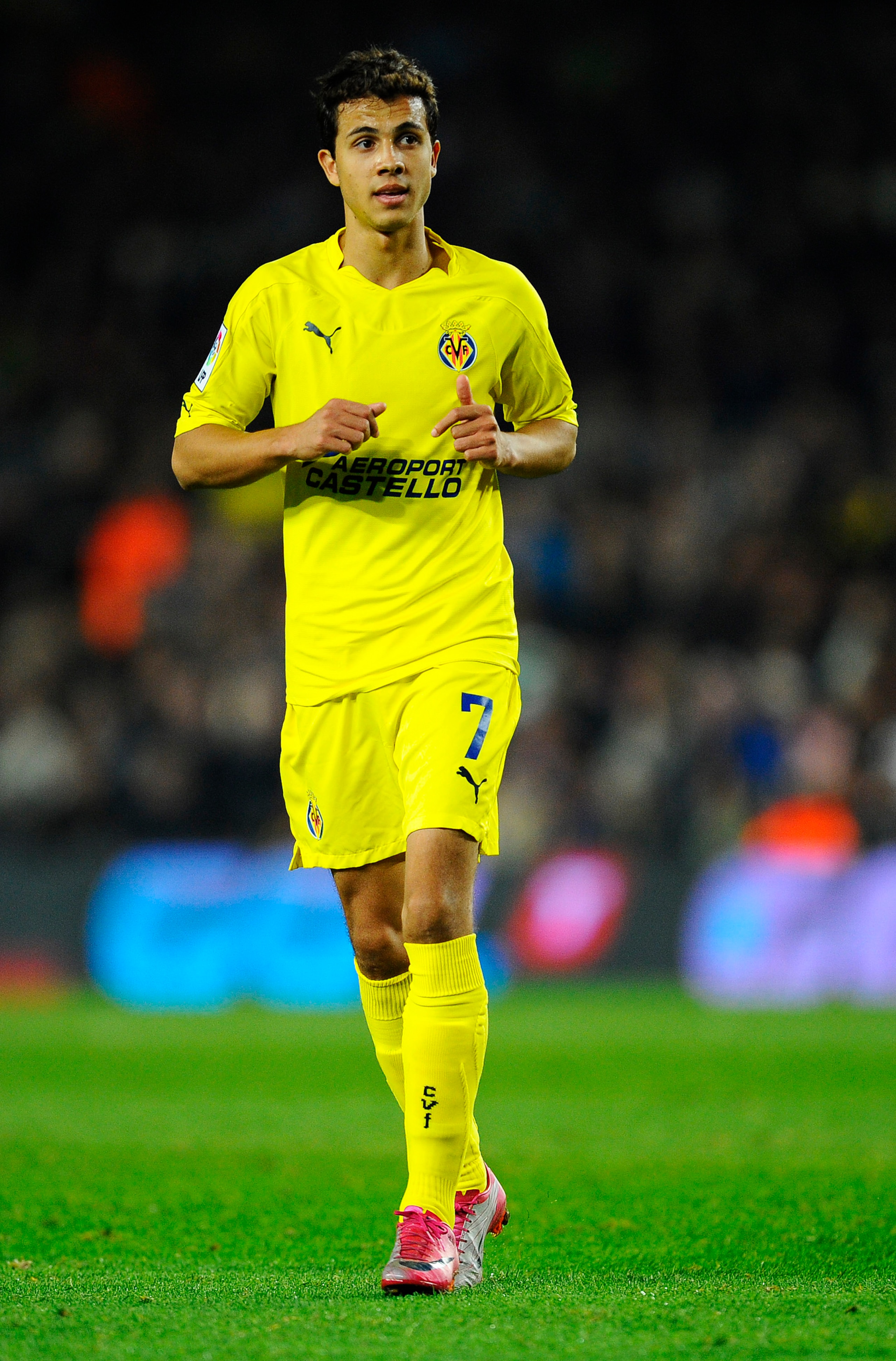 BARCELONA, SPAIN - NOVEMBER 13:  Nilmar of Villarreal CF looks on during the La Liga match between Barcelona and Villarreal CF at Camp Nou Stadium on November 13, 2010 in Barcelona, Spain. Barcelona won the match 3-1.  (Photo by David Ramos/Getty Images)