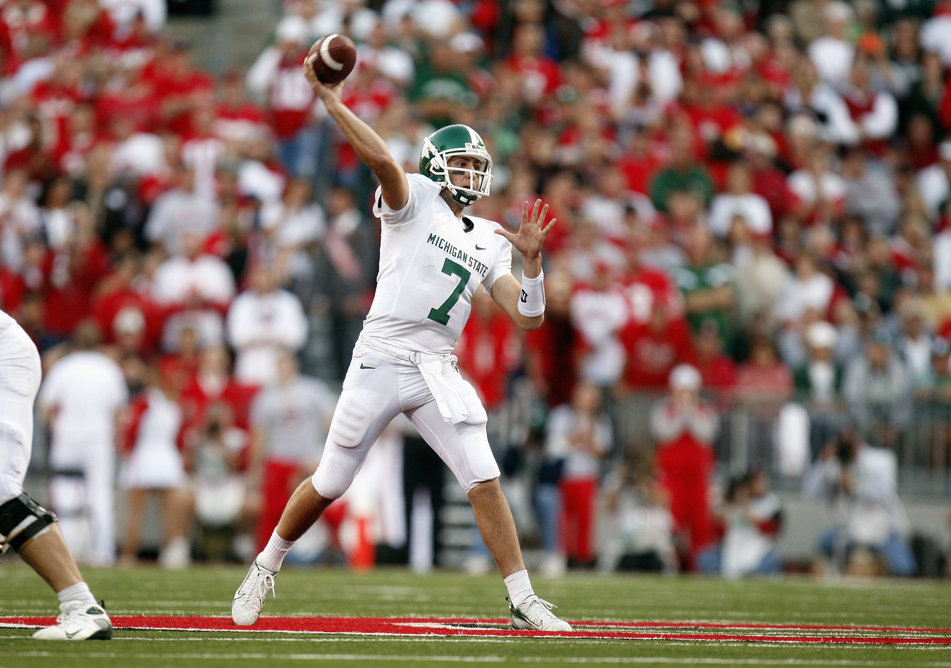 COLUMBUS, OH - OCTOBER 20: Brian Hoyer #7 of the Michigan State Spartans passes the ball during a game against the Ohio State Buckeyes at Ohio Stadium October 20, 2007 in Columbus, Ohio. (Photo By Gregory Shamus/Getty Images)