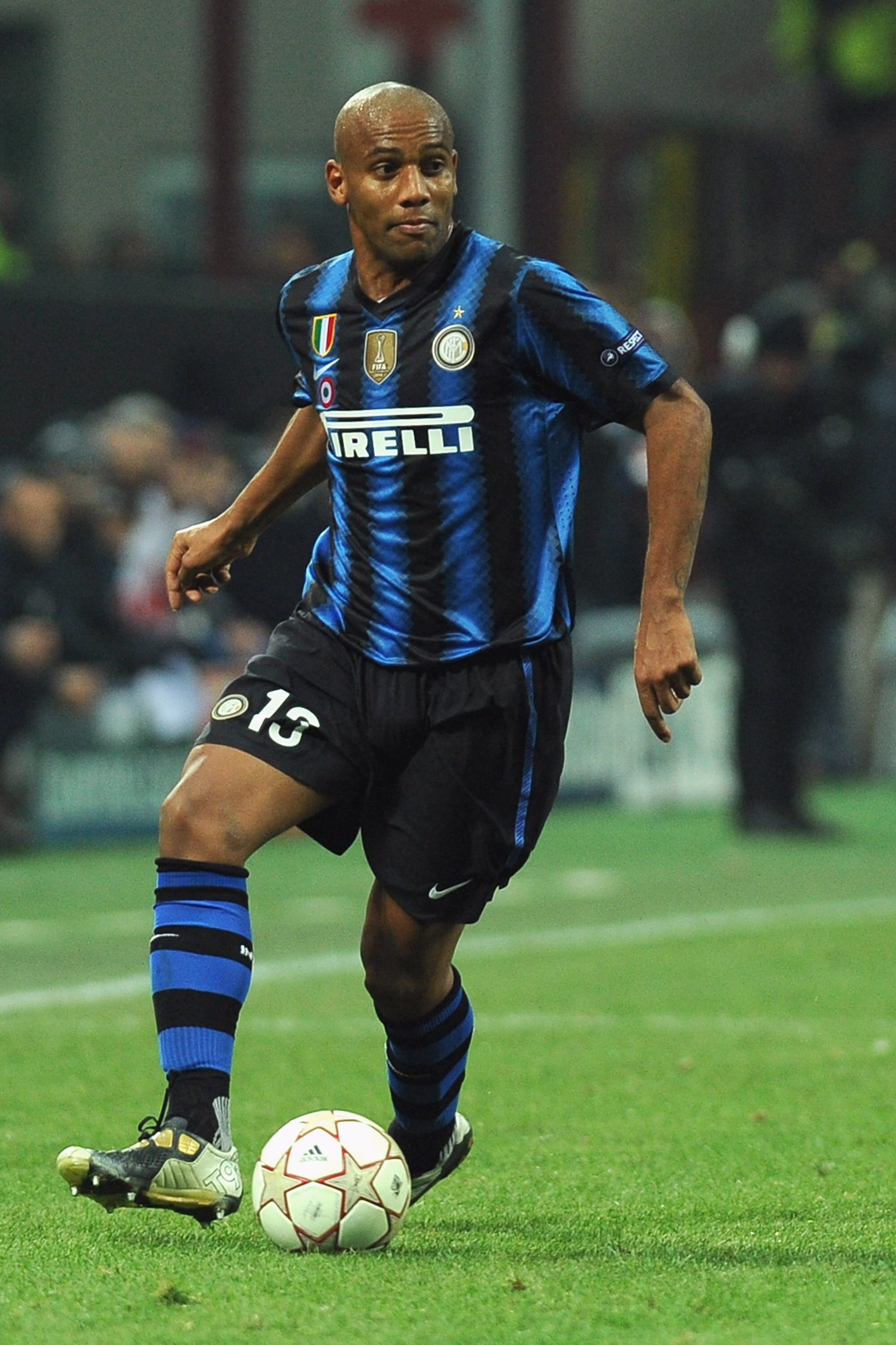 MILAN, ITALY - FEBRUARY 23:  Douglas Maicon of Inter Milan in action during the UEFA Champions League round of 16 first leg match between Inter Milan v FC Bayern Muenchen on February 23, 2011 in Milan, Italy.  (Photo by Valerio Pennicino/Getty Images)