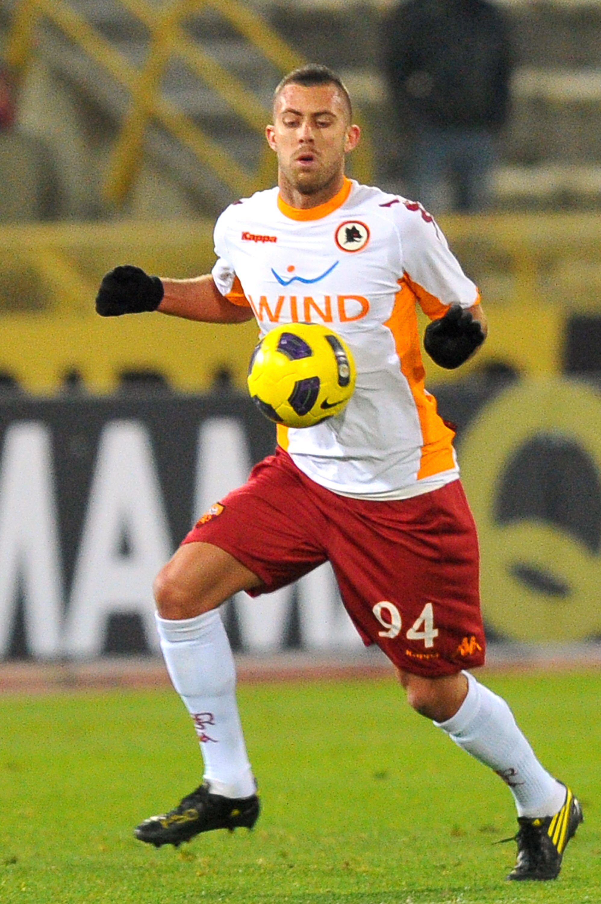 BOLOGNA, ITALY - FEBRUARY 23: Jeremy Menez of Roma in action during the Serie A match between Bologna FC and AS Roma at Stadio Renato Dall'Ara on February 23, 2011 in Bologna, Italy.  (Photo by Roberto Serra/Getty Images)