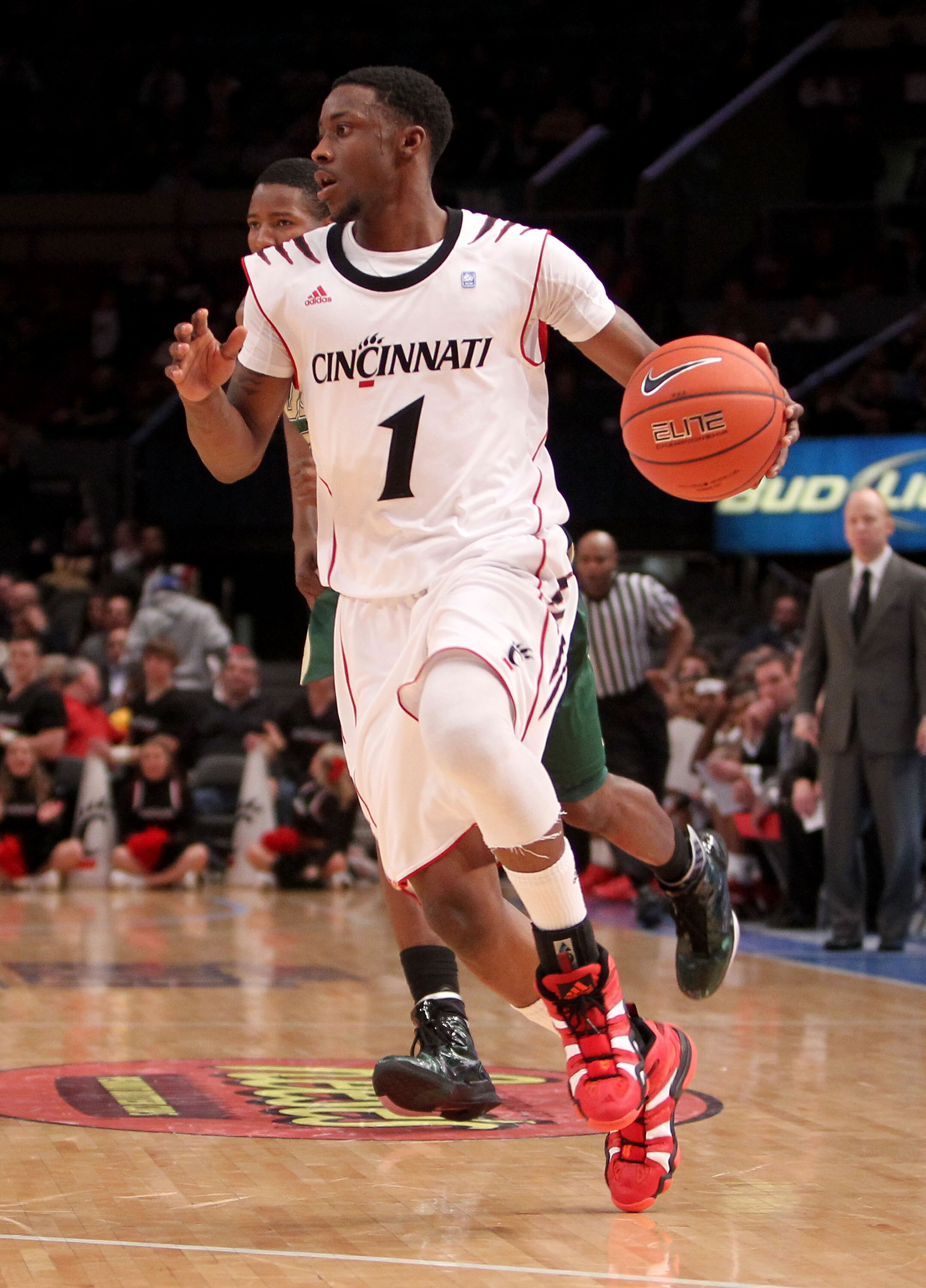 NEW YORK, NY - MARCH 09: Cashmere Wright #1 of the Cincinnati Bearcats dribbles the ball up court against the South Florida Bulls during the second round of the 2011 Big East Men's Basketball Tournament presented by American Eagle Outfitters at Madison Sq NEW YORK, NY - MARCH 09: Cashmere Wright #1 of the Cincinnati Bearcats dribbles the ball up court against the South Florida Bulls during the second round of the 2011 Big East Men's Basketball Tournament presented by American Eagle Outfitters at Madison Sq