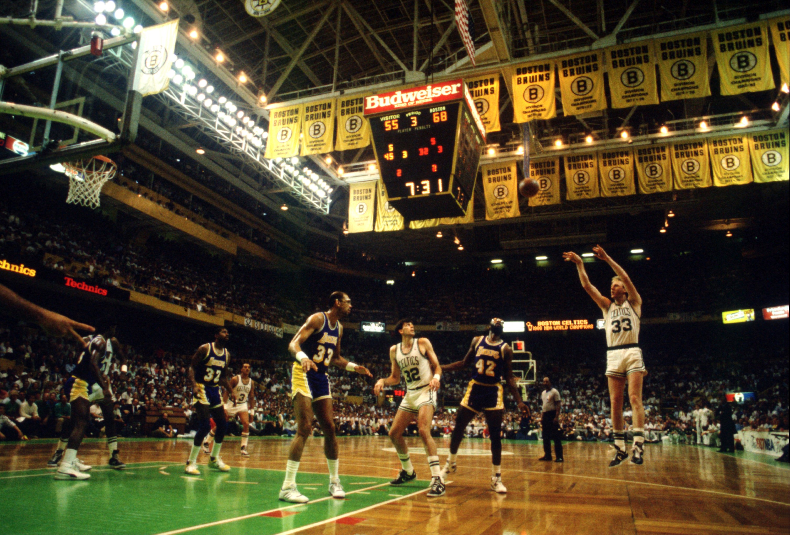 JUN 1987:  BOSTON FORWARD LARRY BIRD SHOOTS A JUMP SHOT DURING THE THIRD QUARTER OF THE CELTICS GAME VERSUS THE LOS ANGELES LAKERS IN THE NBA FINALS AT THE BOSTON GARDEN IN BOSTON, MASSACHUSETTS. Mandatory Credit: Jonathan Daniel/ALLSPORT