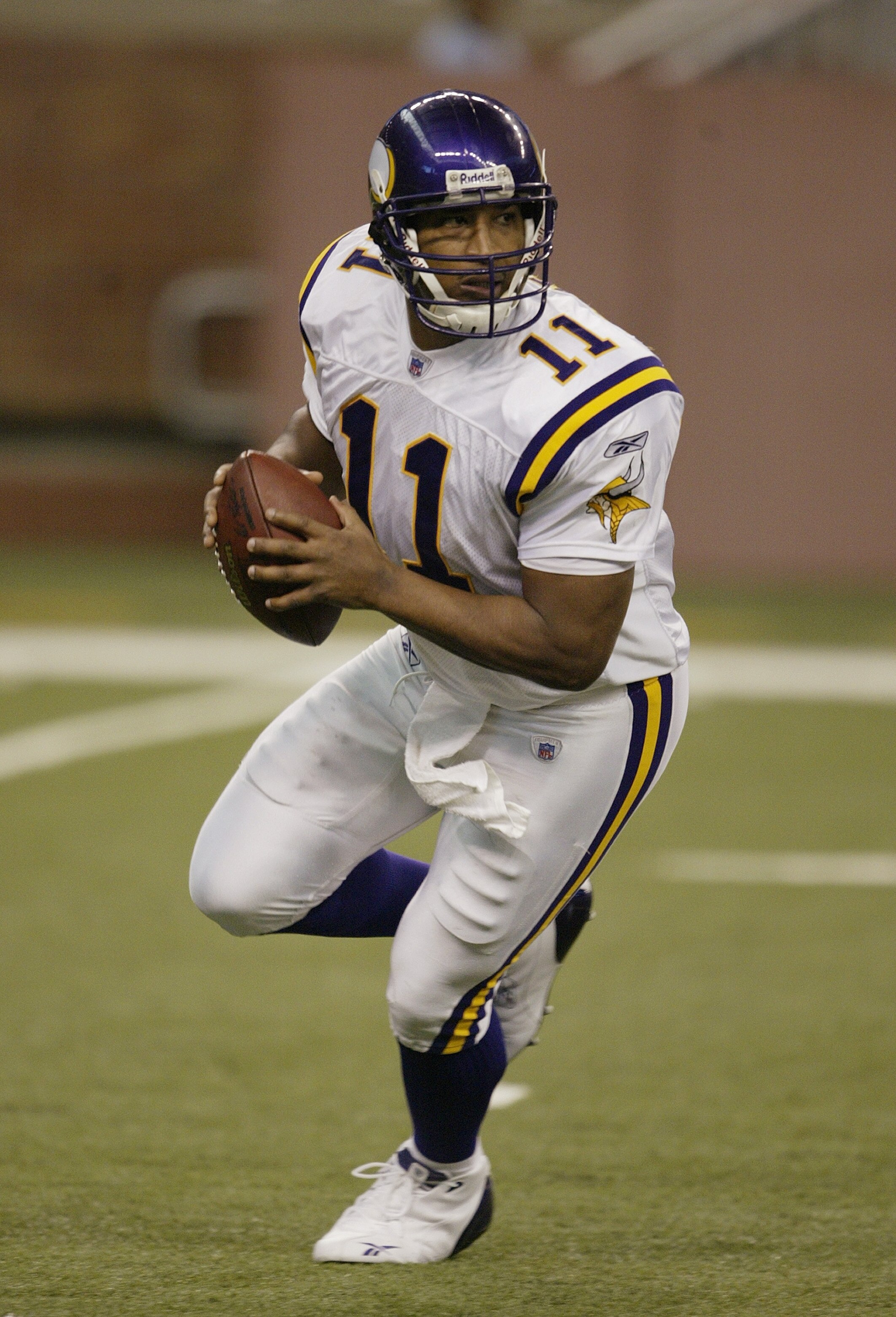 DETROIT - DECEMBER 19:  Daunte Culpepper #11 of the Minnesota Vikings rolls out to pass during the game against the Detroit Lions at Ford Field on December 19, 2004 in Detroit, Michigan. The Vikings won 28-27. (Photo by Tom Pidgeon/Getty Images)