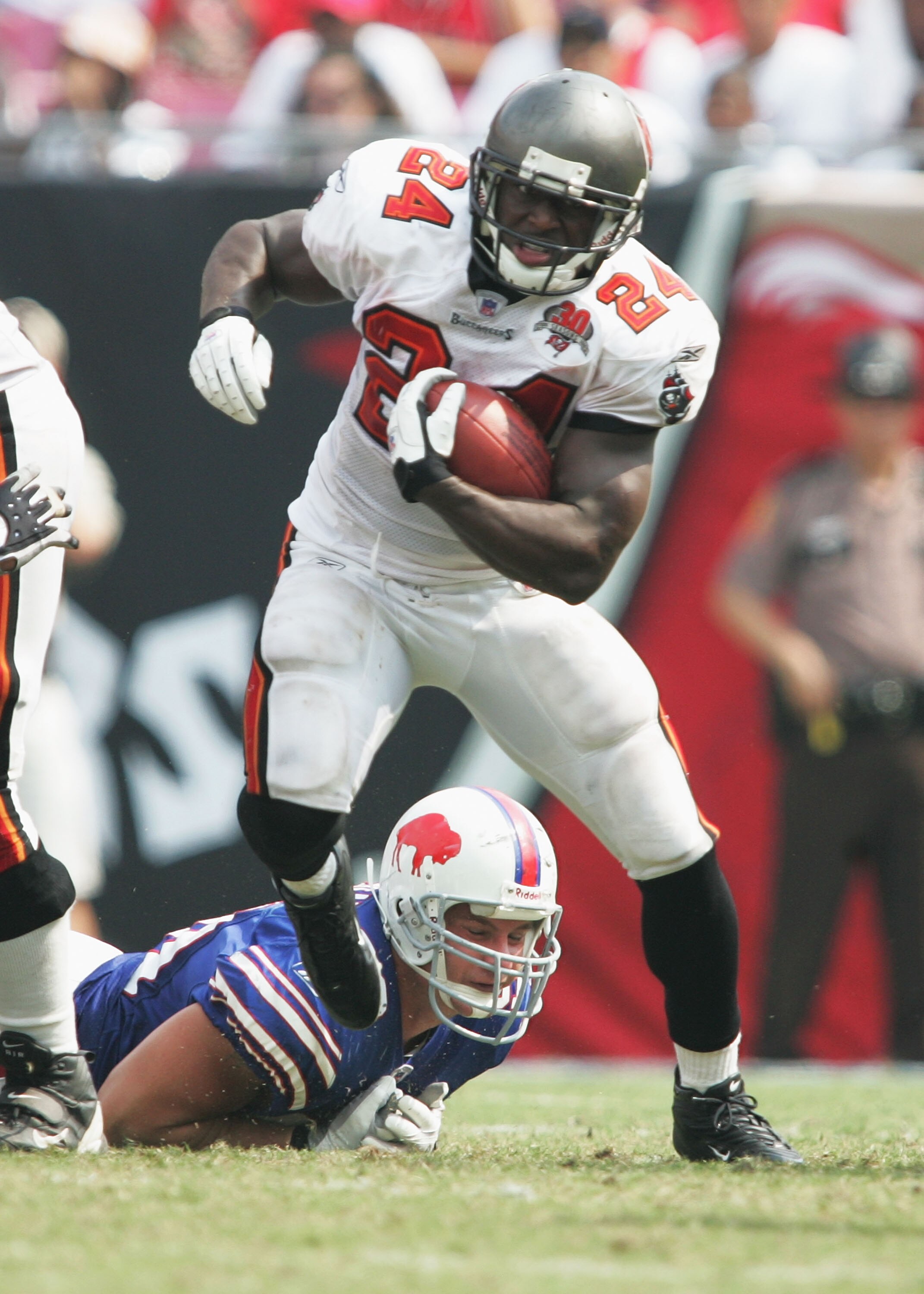 TAMPA, FL - SEPTEMBER 18:  Running back Carnell Williams #24 of the Tampa Bay Buccaneers looks back over his shoulder on a long run against the Buffalo Bills on September 18, 2005 at Raymond James Stadium in Tampa, Florida. The Buccaneers defeated the Bil