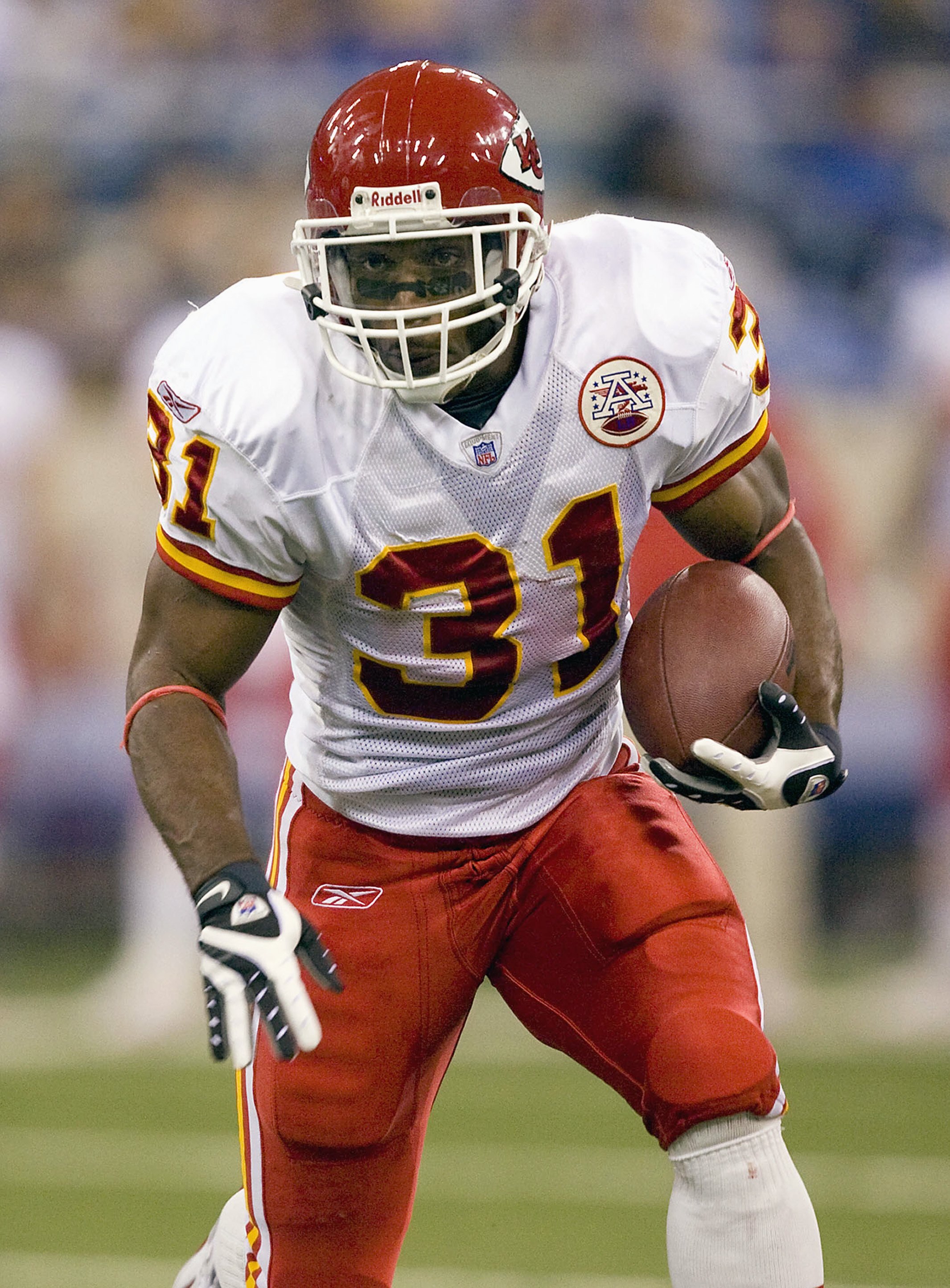 INDIANAPOLIS - NOVEMBER 18: Priest Holmes #31 of the Kansas City Chiefs carries the ball during the game against the Indianapolis Colts on November 18, 2007 at the RCA Dome in Indianapolis, Indiana. The Colts defeated the Chiefs 13-10. (Photo by Dilip Vis