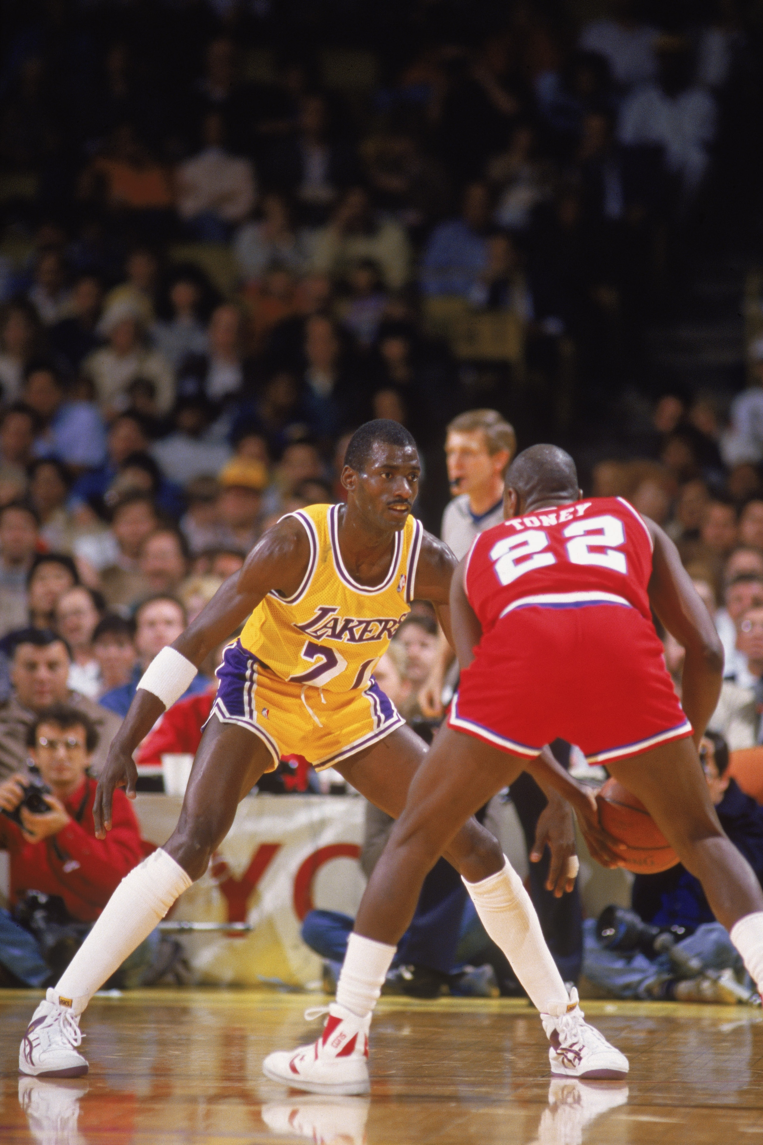 LOS ANGELES - 1987:  Michael Cooper #21 of the Los Angeles Lakers guards Andrew Toney #22 of the Philadelphia 76ers during an NBA game at the Great Western Forum in Los Angeles, California in 1987. (Photo by: Mike Powell/Getty Images)