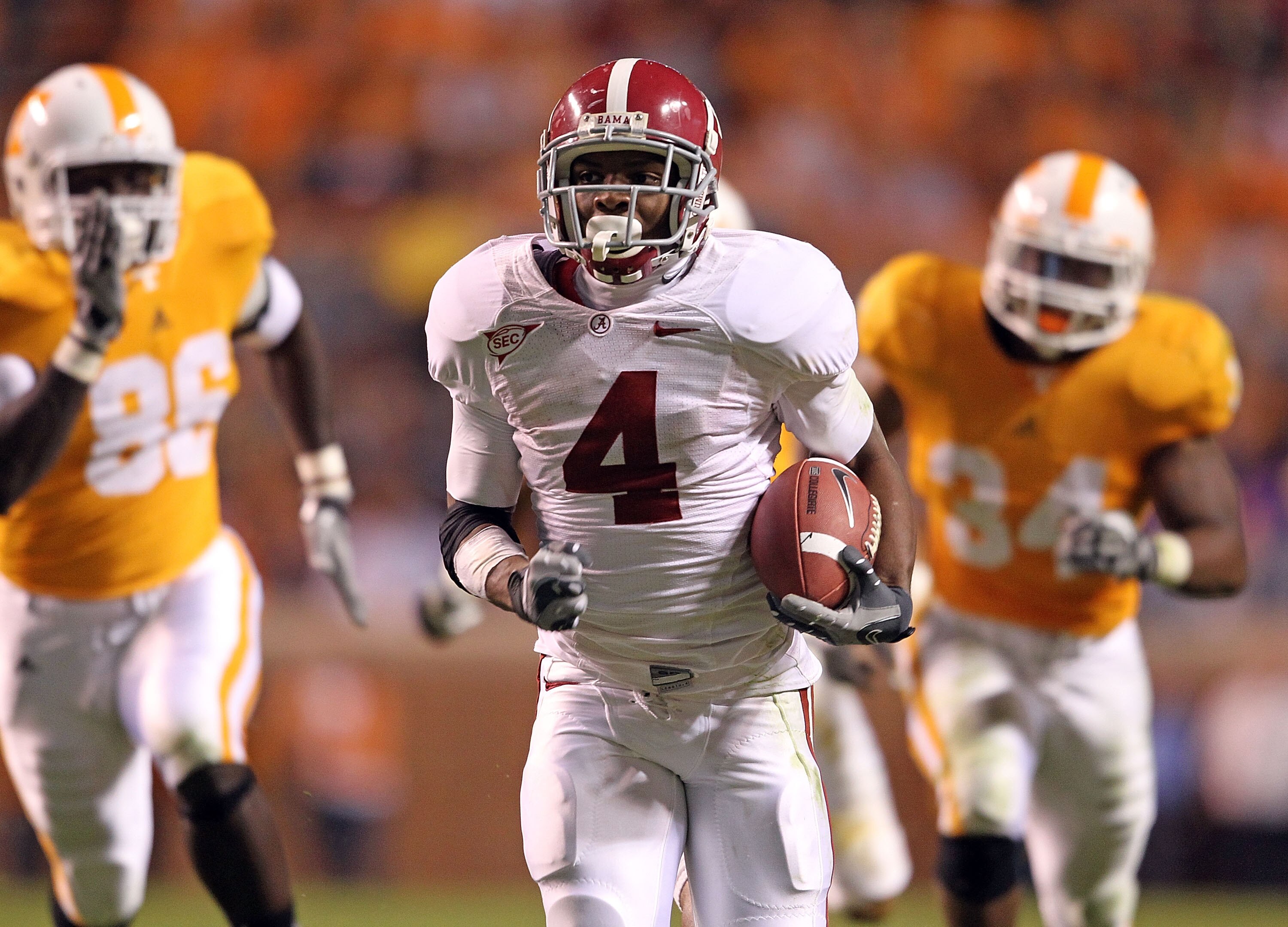KNOXVILLE, TN - OCTOBER 23:  Marquis Maze #4 of the Alabama Crimson Tide runs with the ball during the SEC game against the Tennessee Volunteers at Neyland Stadium on October 23, 2010 in Knoxville, Tennessee.  (Photo by Andy Lyons/Getty Images)