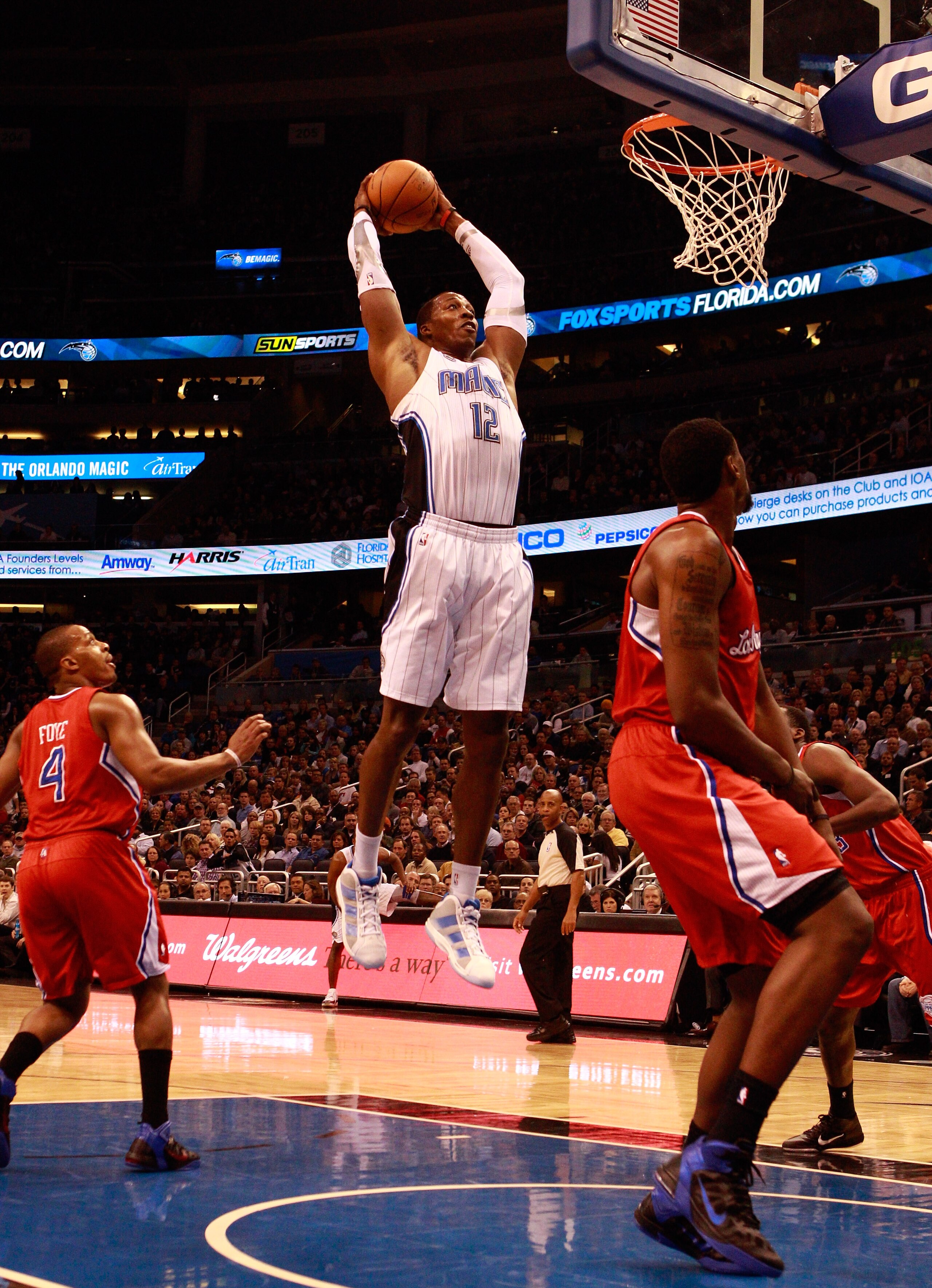ORLANDO, FL - FEBRUARY 08: Dwight Howard #12 of the Orlando Magic attempts a shot during a game against the Los Angeles Clippers at Amway Arena on February 8, 2011 in Orlando, Florida. NOTE TO USER: User expressly acknowledges and agrees that, by downlo ORLANDO, FL - FEBRUARY 08: Dwight Howard #12 of the Orlando Magic attempts a shot during a game against the Los Angeles Clippers at Amway Arena on February 8, 2011 in Orlando, Florida. NOTE TO USER: User expressly acknowledges and agrees that, by downlo