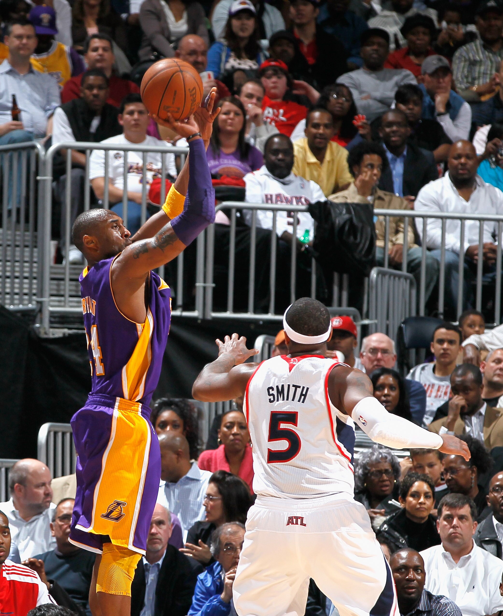 ATLANTA, GA - MARCH 08:  Kobe Bryant #24 of the Los Angeles Lakers shoots against Josh Smith #5 of the Atlanta Hawks at Philips Arena on March 8, 2011 in Atlanta, Georgia.  NOTE TO USER: User expressly acknowledges and agrees that, by downloading and/or u