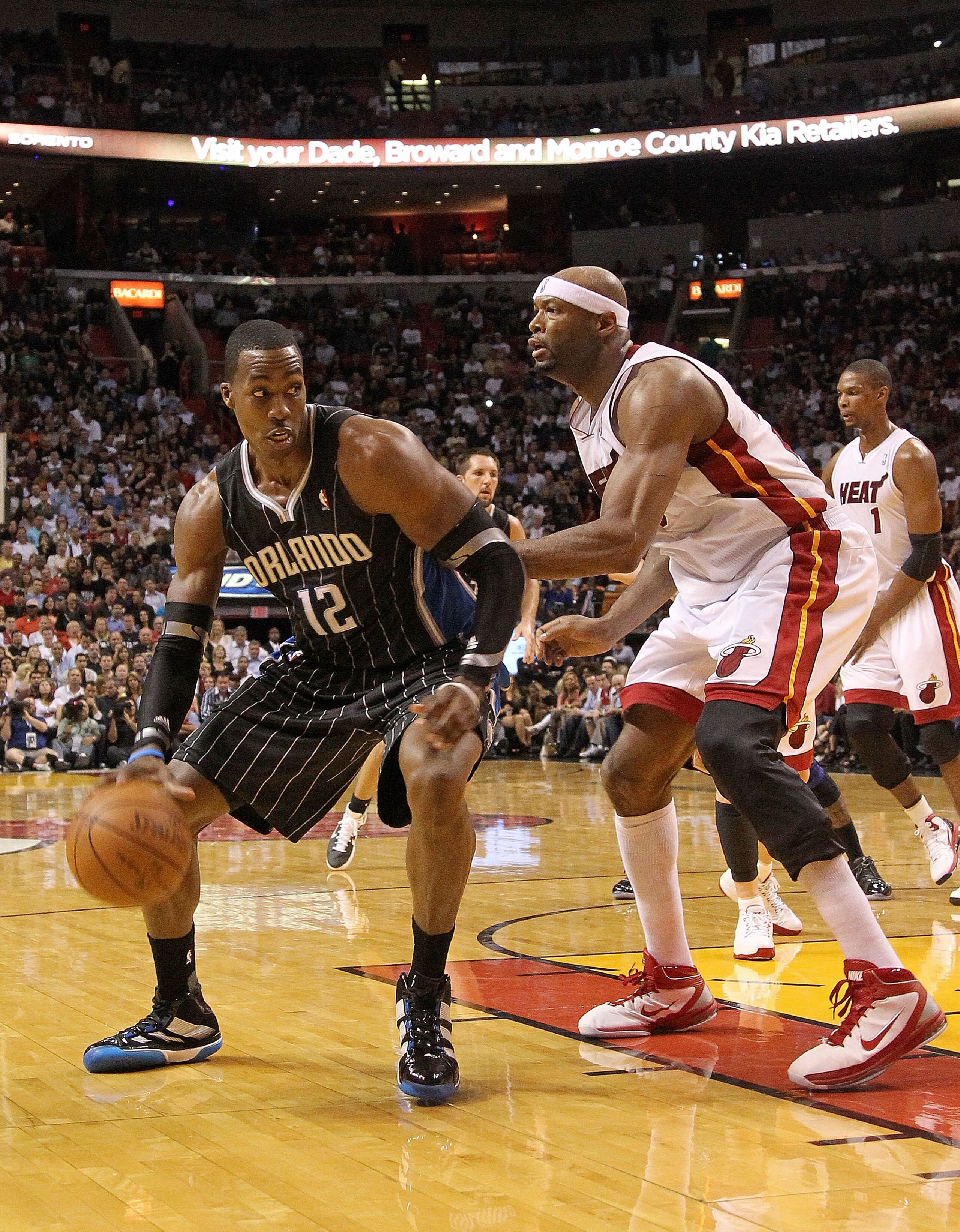 MIAMI, FL - MARCH 03: Dwight Howard #12 of the Orlando Magic drives against Eric Dampier #25 of the Miami Heat during a game at American Airlines Arena on March 3, 2011 in Miami, Florida. NOTE TO USER: User expressly acknowledges and agrees that, by down MIAMI, FL - MARCH 03: Dwight Howard #12 of the Orlando Magic drives against Eric Dampier #25 of the Miami Heat during a game at American Airlines Arena on March 3, 2011 in Miami, Florida. NOTE TO USER: User expressly acknowledges and agrees that, by down