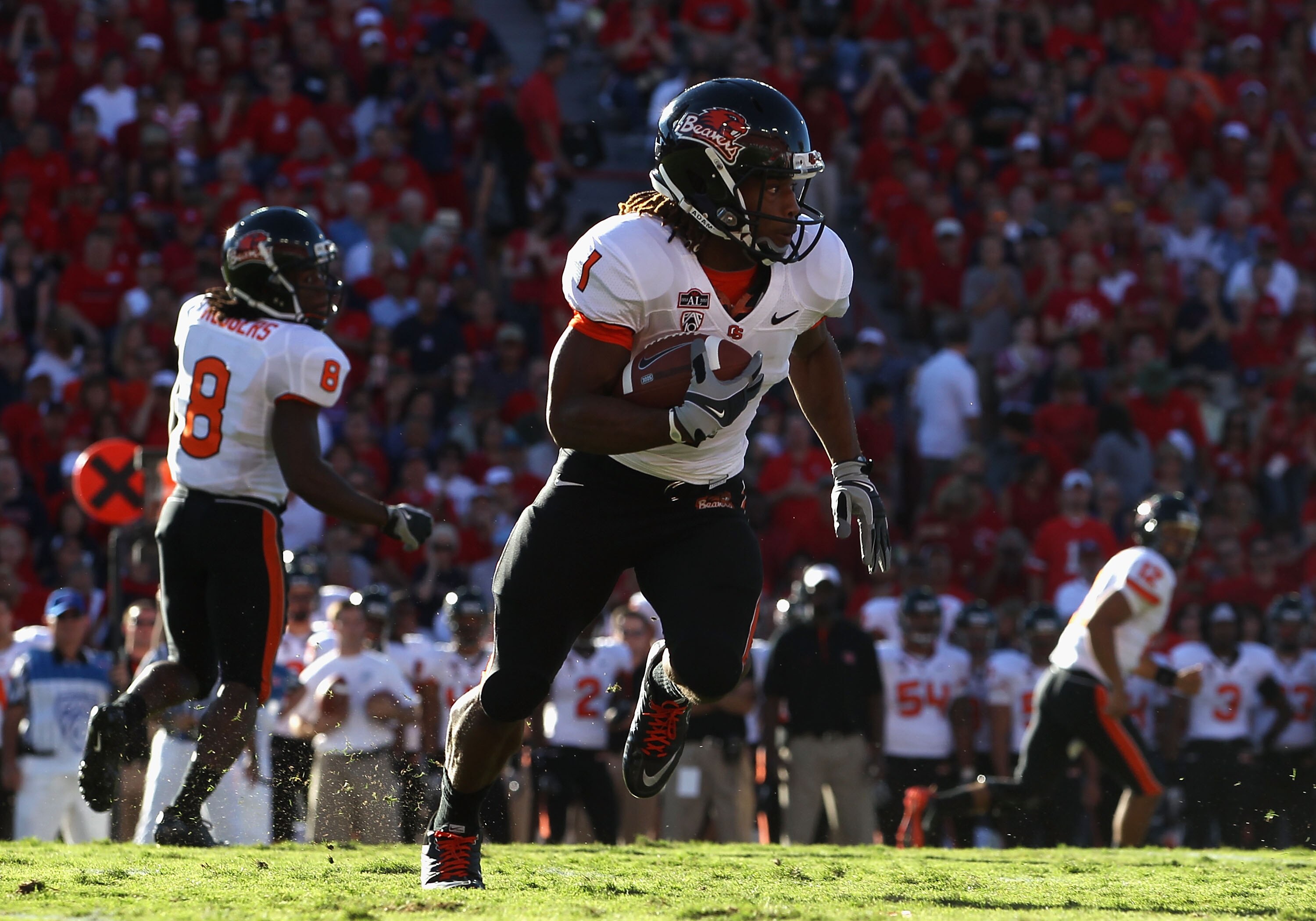 TUCSON, AZ - OCTOBER 09: Runningback Jacquizz Rodgers #1 of the Oregon State Beavers runs with the football during the college football game against the Arizona Wildcats at Arizona Stadium on October 9, 2010 in Tucson, Arizona. The Beavers defeated the W TUCSON, AZ - OCTOBER 09: Runningback Jacquizz Rodgers #1 of the Oregon State Beavers runs with the football during the college football game against the Arizona Wildcats at Arizona Stadium on October 9, 2010 in Tucson, Arizona. The Beavers defeated the W
